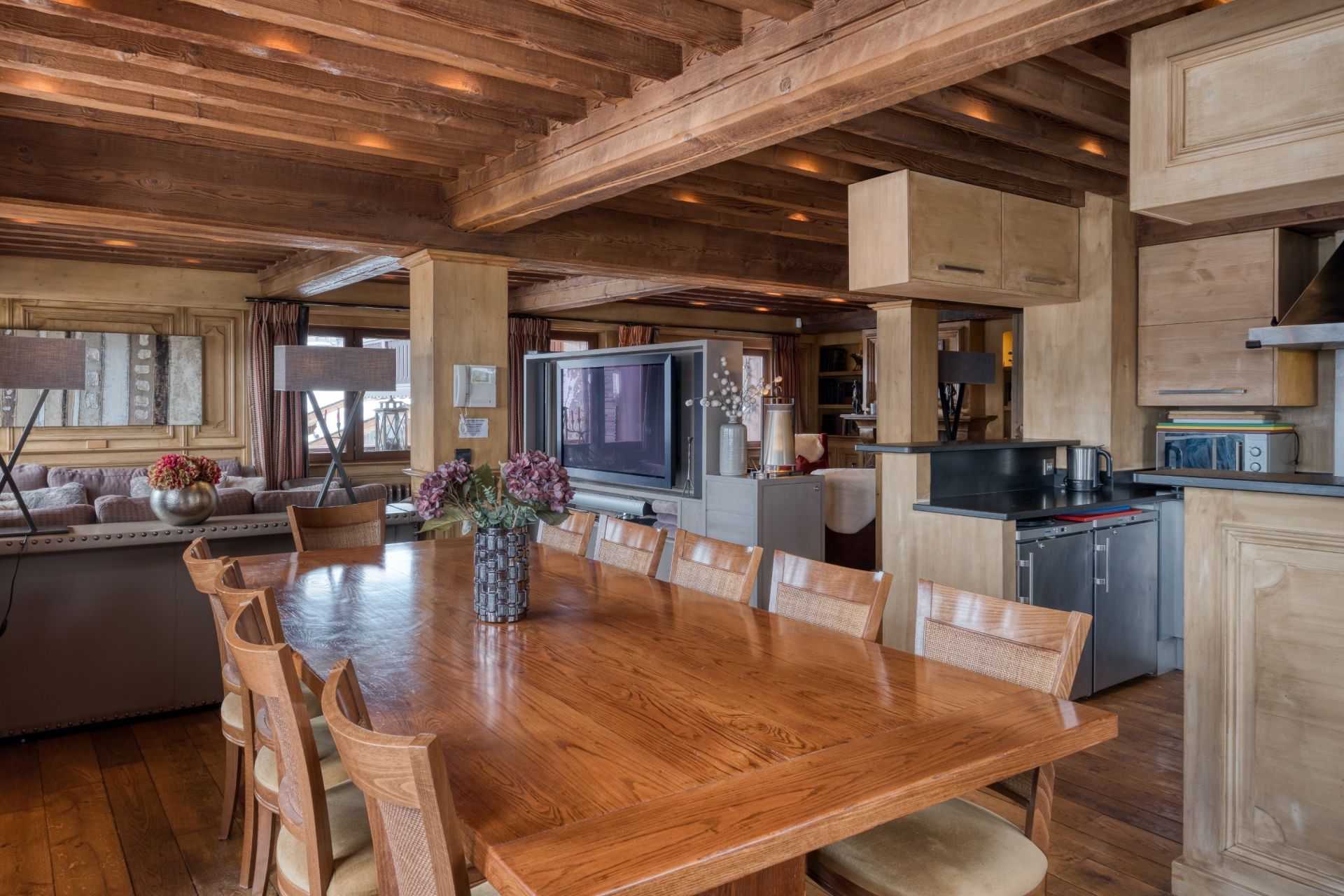 luxury chalet 12 Rooms for sale on COURCHEVEL (73120)