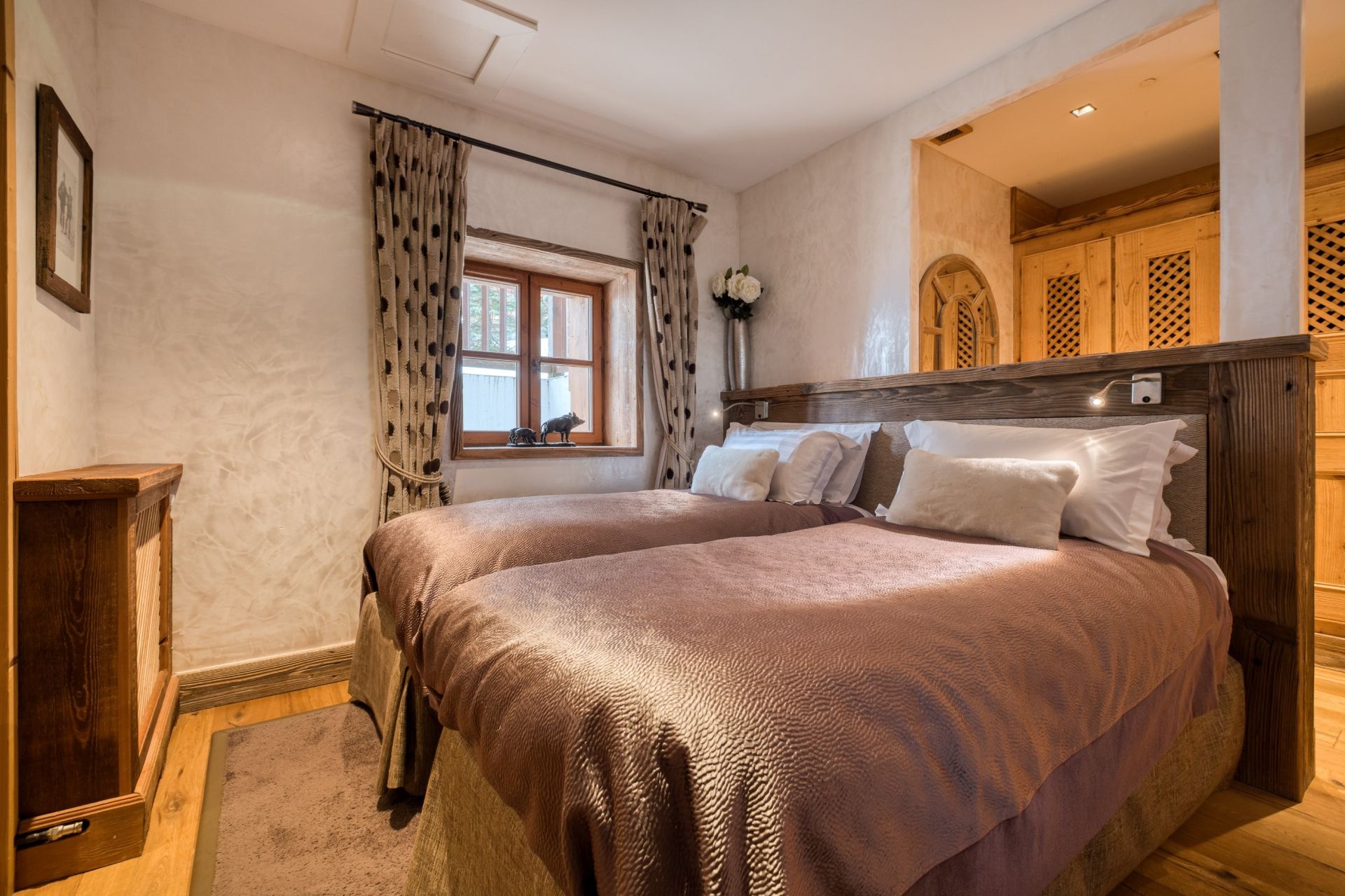 luxury chalet 12 Rooms for sale on COURCHEVEL (73120)