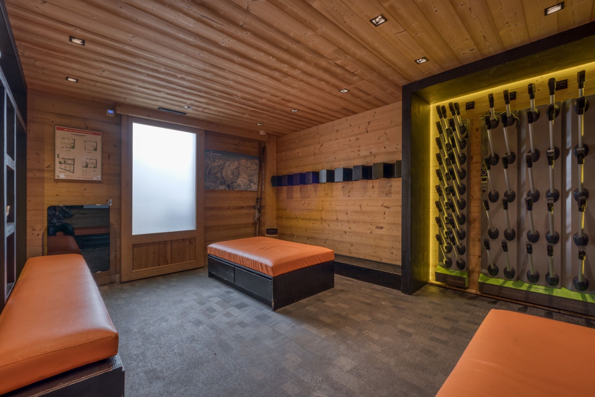 luxury chalet 12 Rooms for sale on COURCHEVEL (73120)