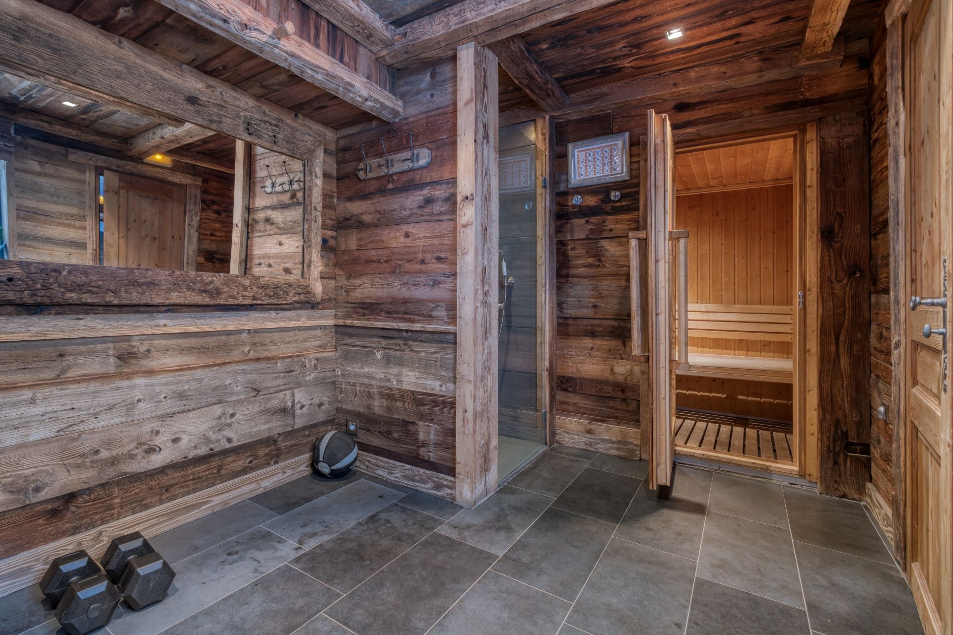 luxury chalet 12 Rooms for sale on COURCHEVEL (73120)