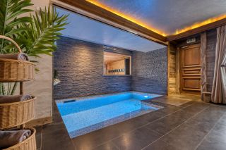 luxury chalet 12 Rooms for sale on COURCHEVEL (73120)