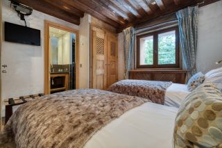 luxury chalet 12 Rooms for sale on COURCHEVEL (73120)