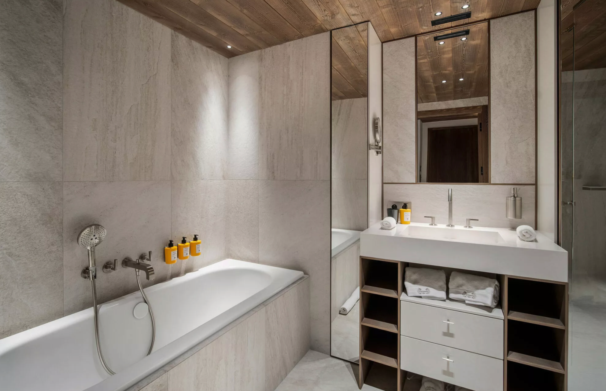 luxury apartment 5 Rooms for seasonal rent on COURCHEVEL (73120)
