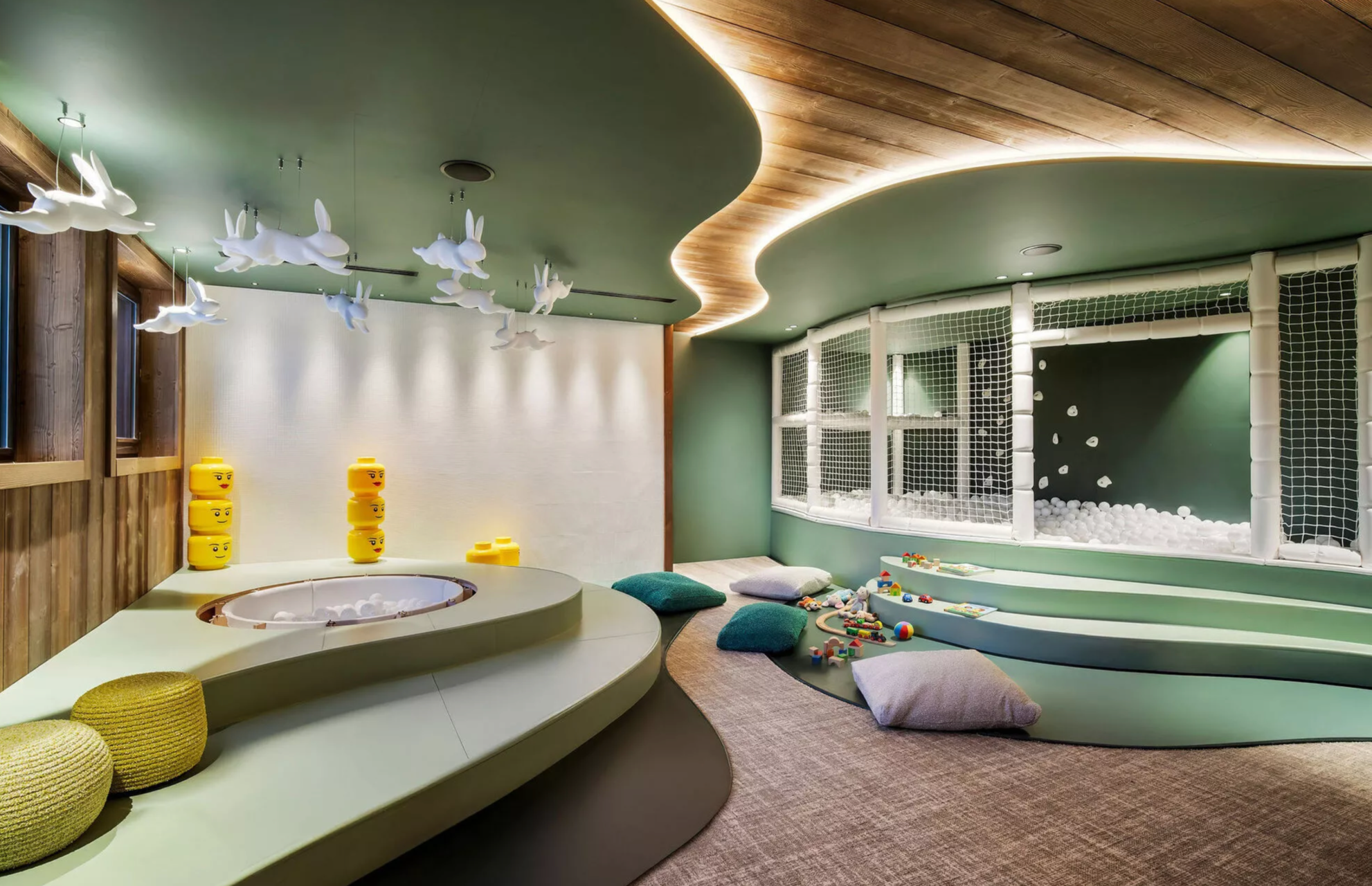 luxury apartment 5 Rooms for seasonal rent on COURCHEVEL (73120)