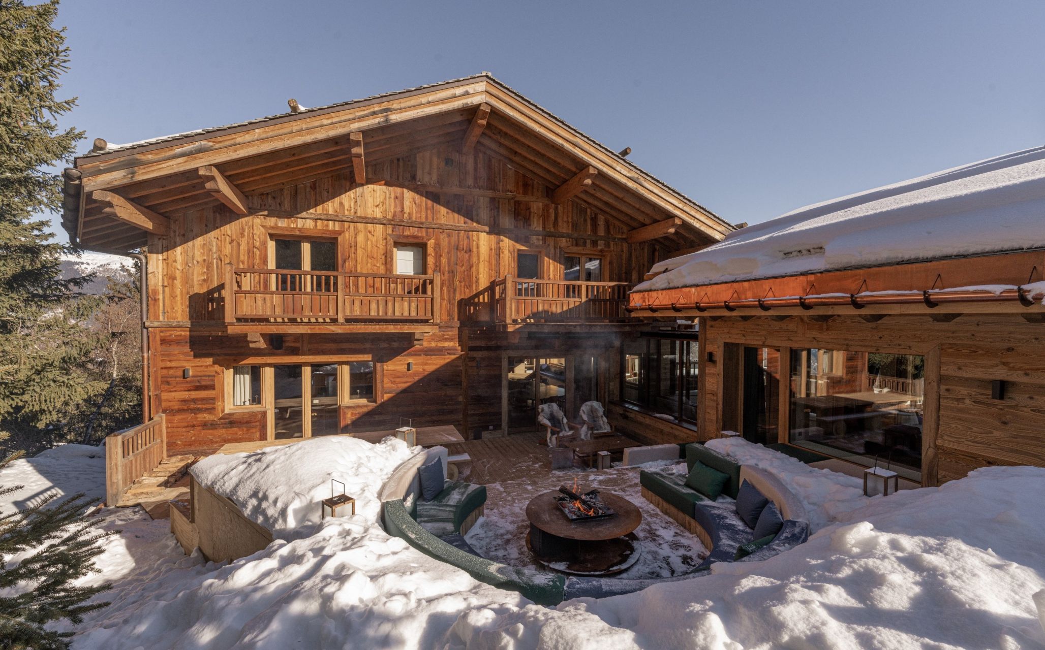 luxury chalet 12 Rooms for seasonal rent on COURCHEVEL (73120)
