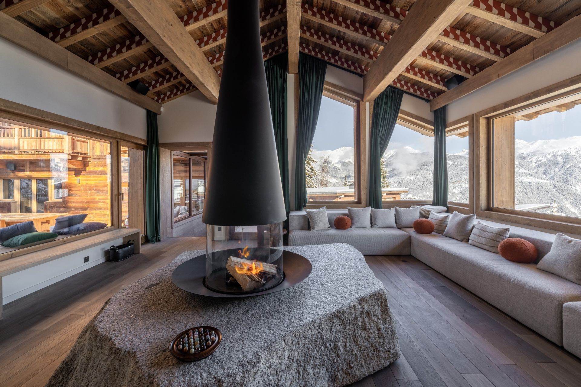 chalet de luxe 12 Pièces en location saisonnière sur COURCHEVEL VILLAGE (73120)