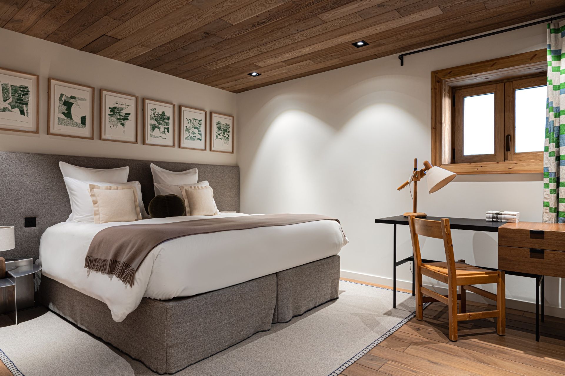 luxury chalet 12 Rooms for seasonal rent on COURCHEVEL (73120)