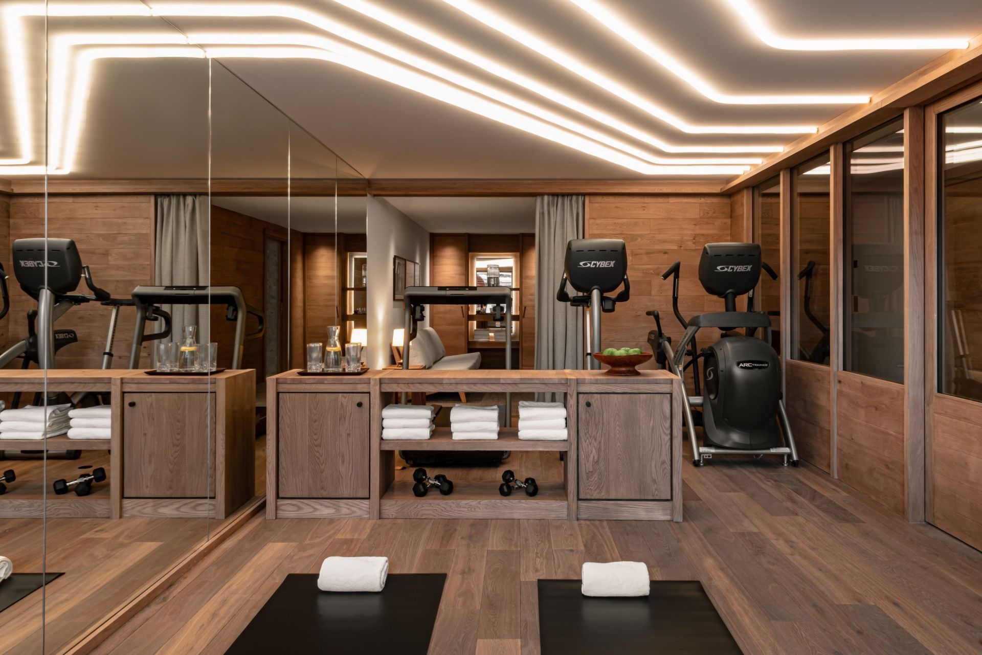 luxury chalet 12 Rooms for seasonal rent on COURCHEVEL (73120)