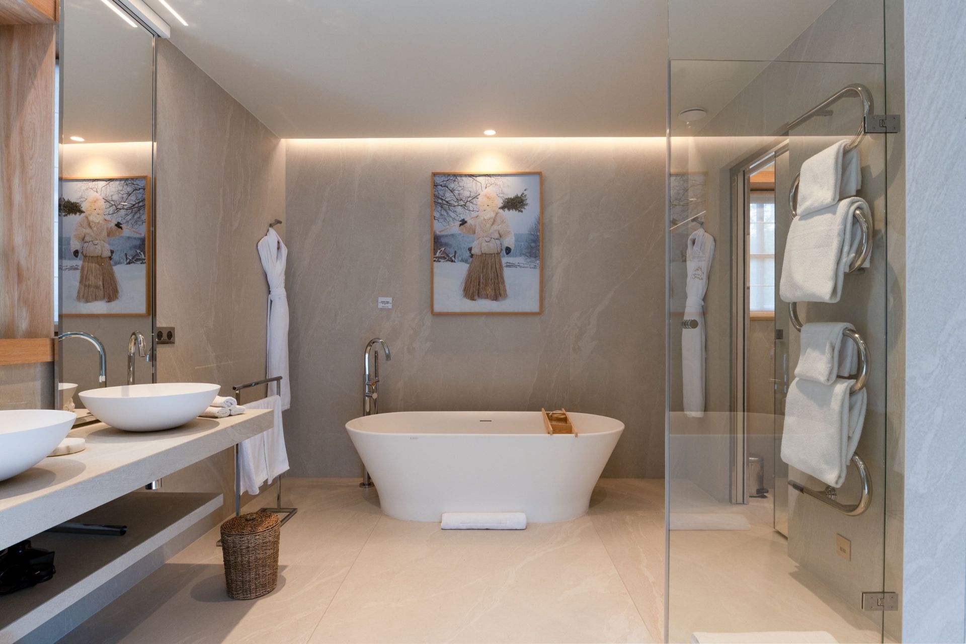 luxury chalet 15 Rooms for seasonal rent on COURCHEVEL (73120)