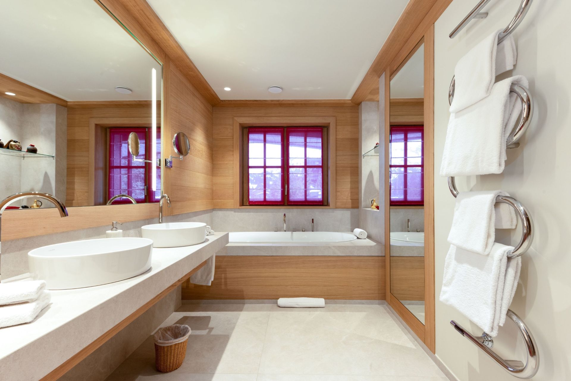 luxury chalet 15 Rooms for seasonal rent on COURCHEVEL (73120)