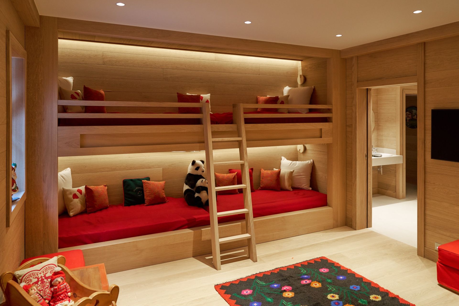 luxury chalet 15 Rooms for seasonal rent on COURCHEVEL (73120)