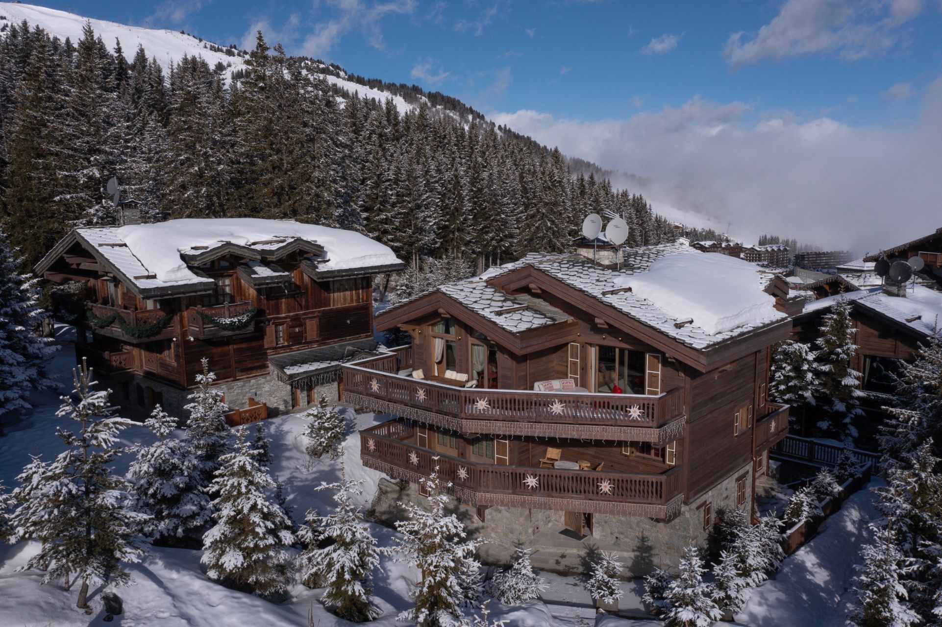 luxury chalet 15 Rooms for seasonal rent on COURCHEVEL (73120)