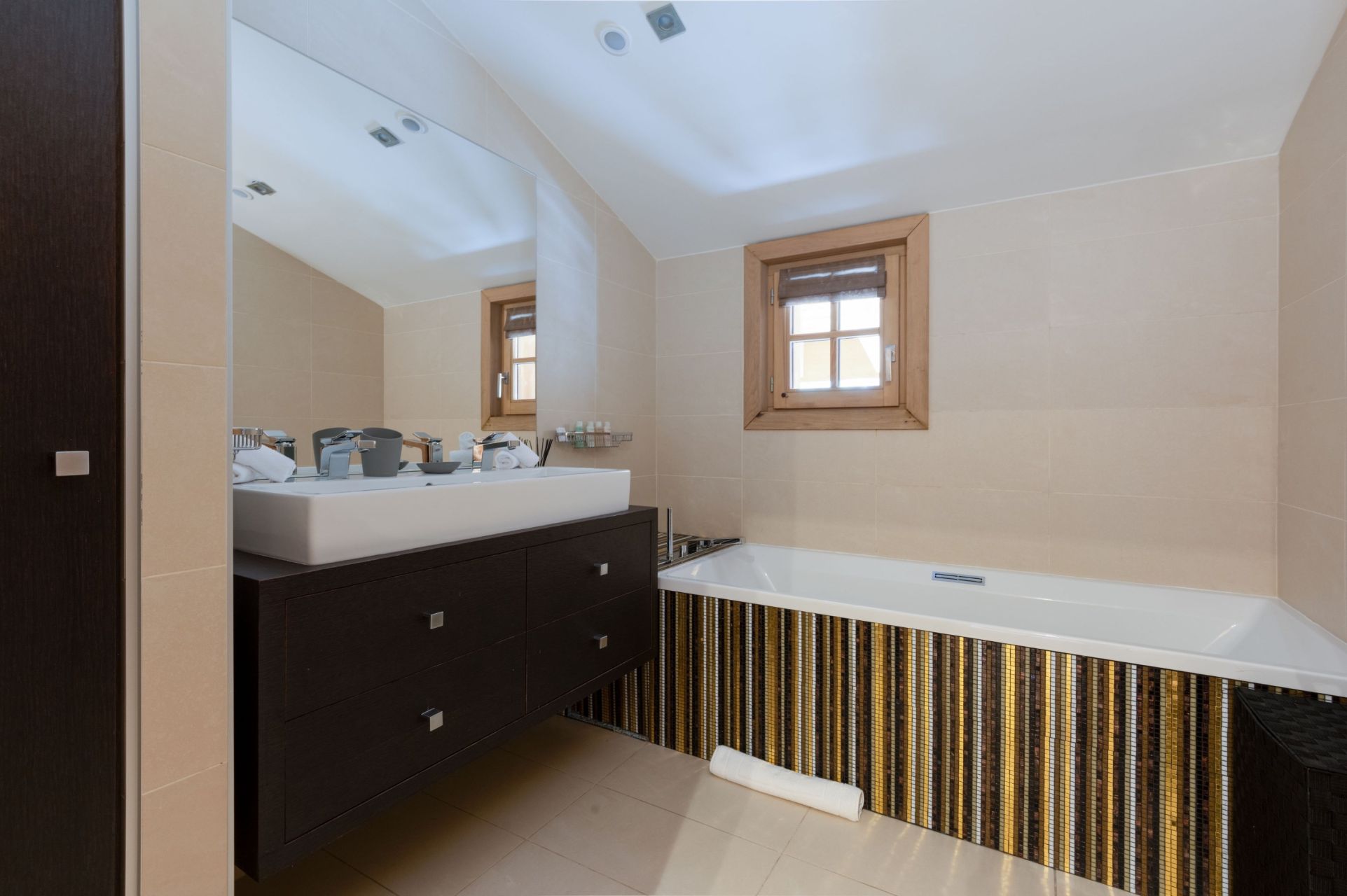 chalet de luxe 9 Pièces en location saisonnière sur COURCHEVEL MORIOND (73120)