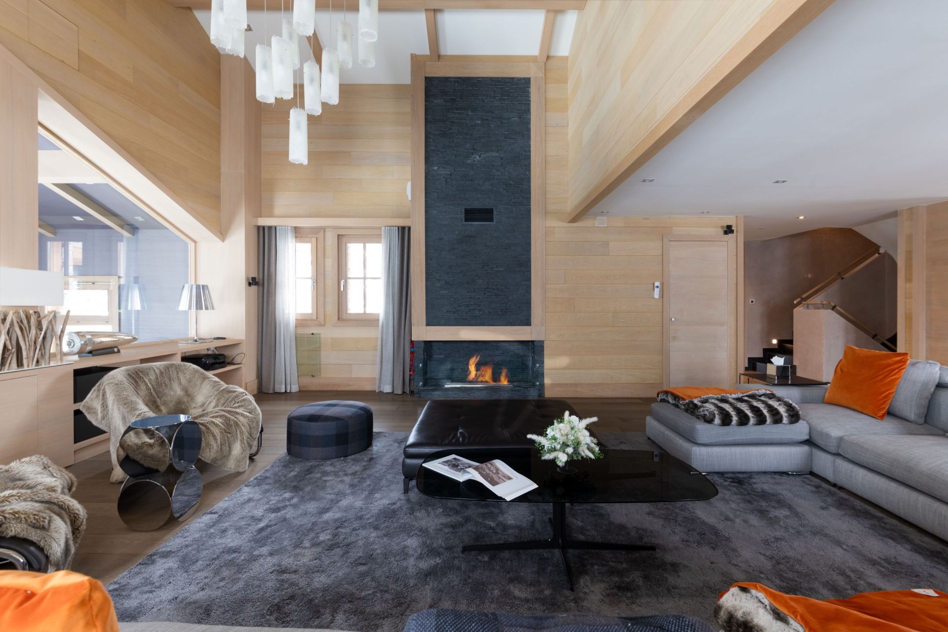 luxury chalet 12 Rooms for seasonal rent on COURCHEVEL MORIOND (73120)