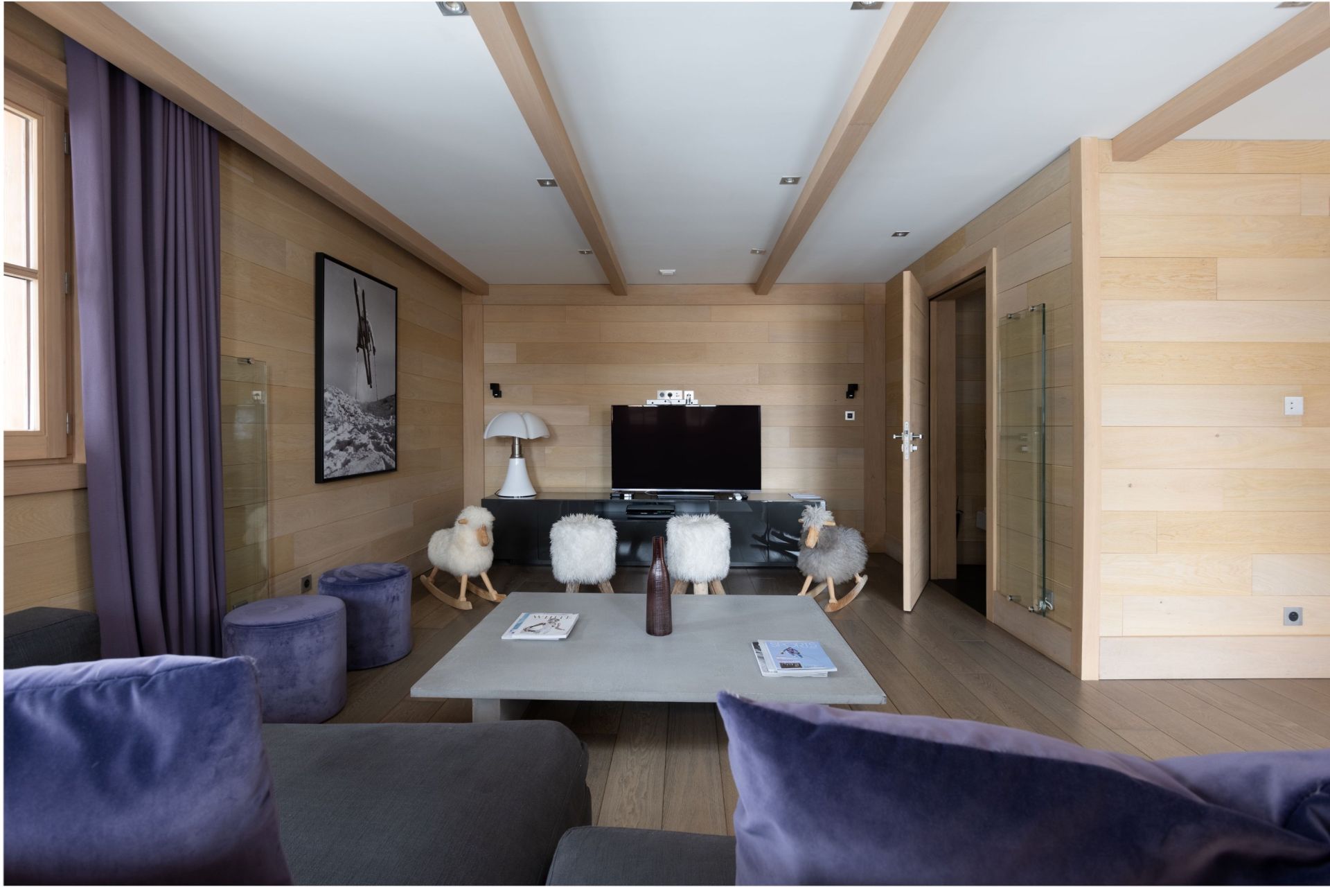 luxury chalet 12 Rooms for seasonal rent on COURCHEVEL MORIOND (73120)