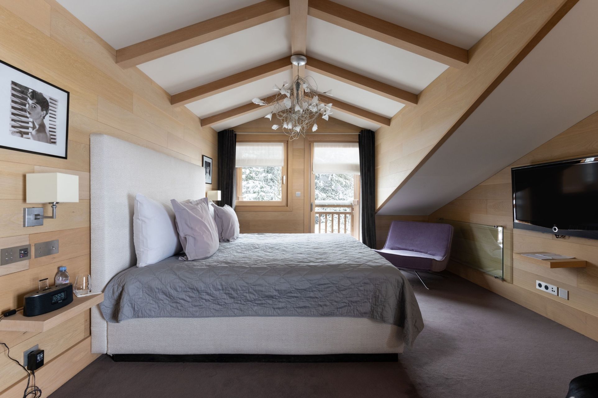 luxury chalet 12 Rooms for seasonal rent on COURCHEVEL MORIOND (73120)
