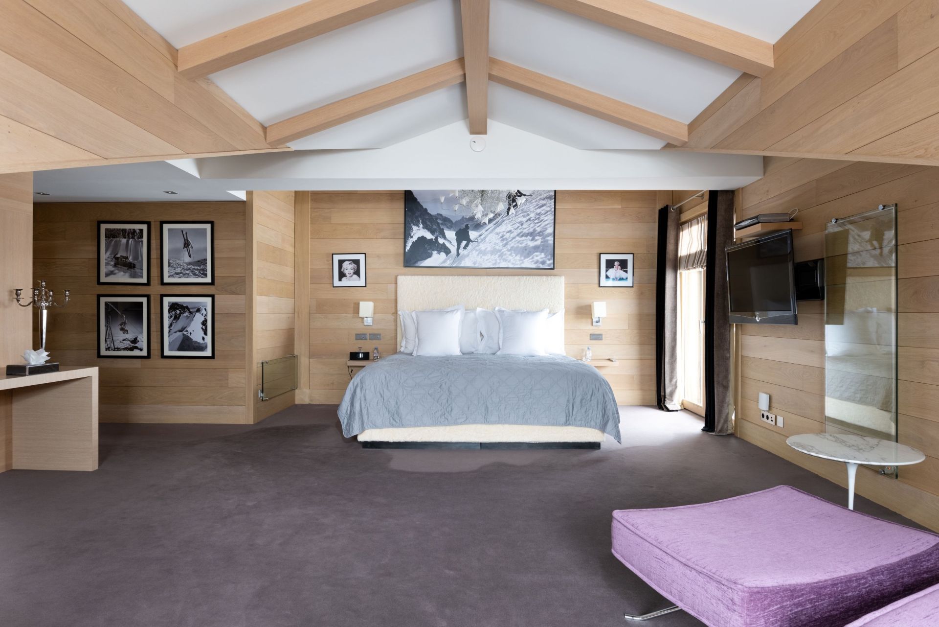 luxury chalet 12 Rooms for seasonal rent on COURCHEVEL MORIOND (73120)