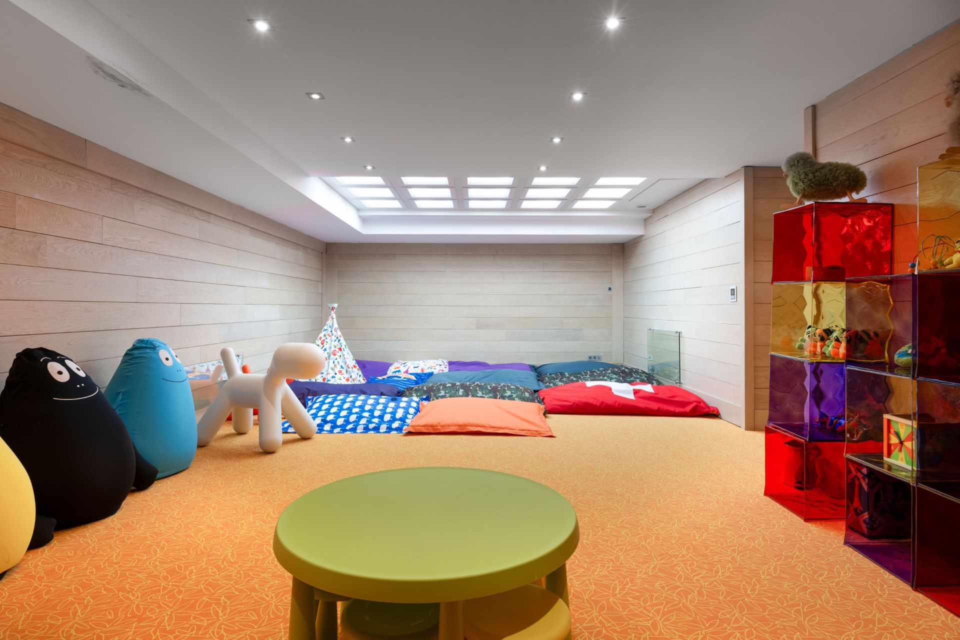 luxury chalet 12 Rooms for seasonal rent on COURCHEVEL MORIOND (73120)