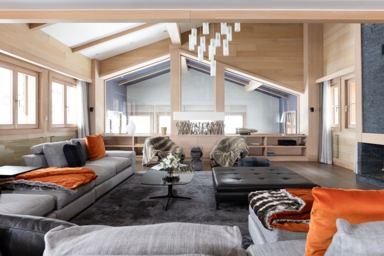 luxury chalet 12 Rooms for seasonal rent on COURCHEVEL MORIOND (73120)