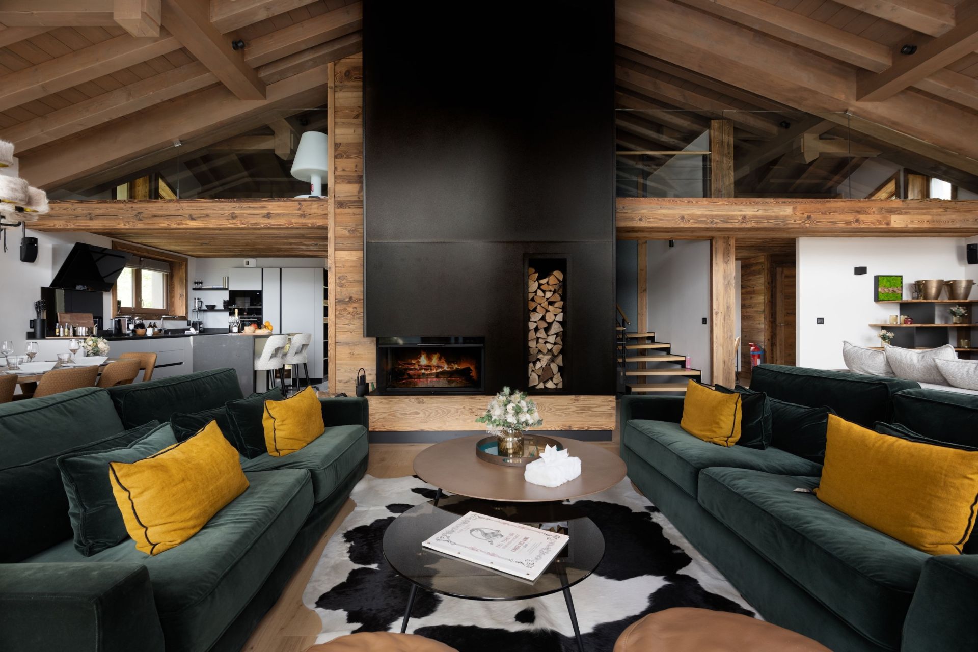 luxury chalet 10 Rooms for seasonal rent on COURCHEVEL (73120)