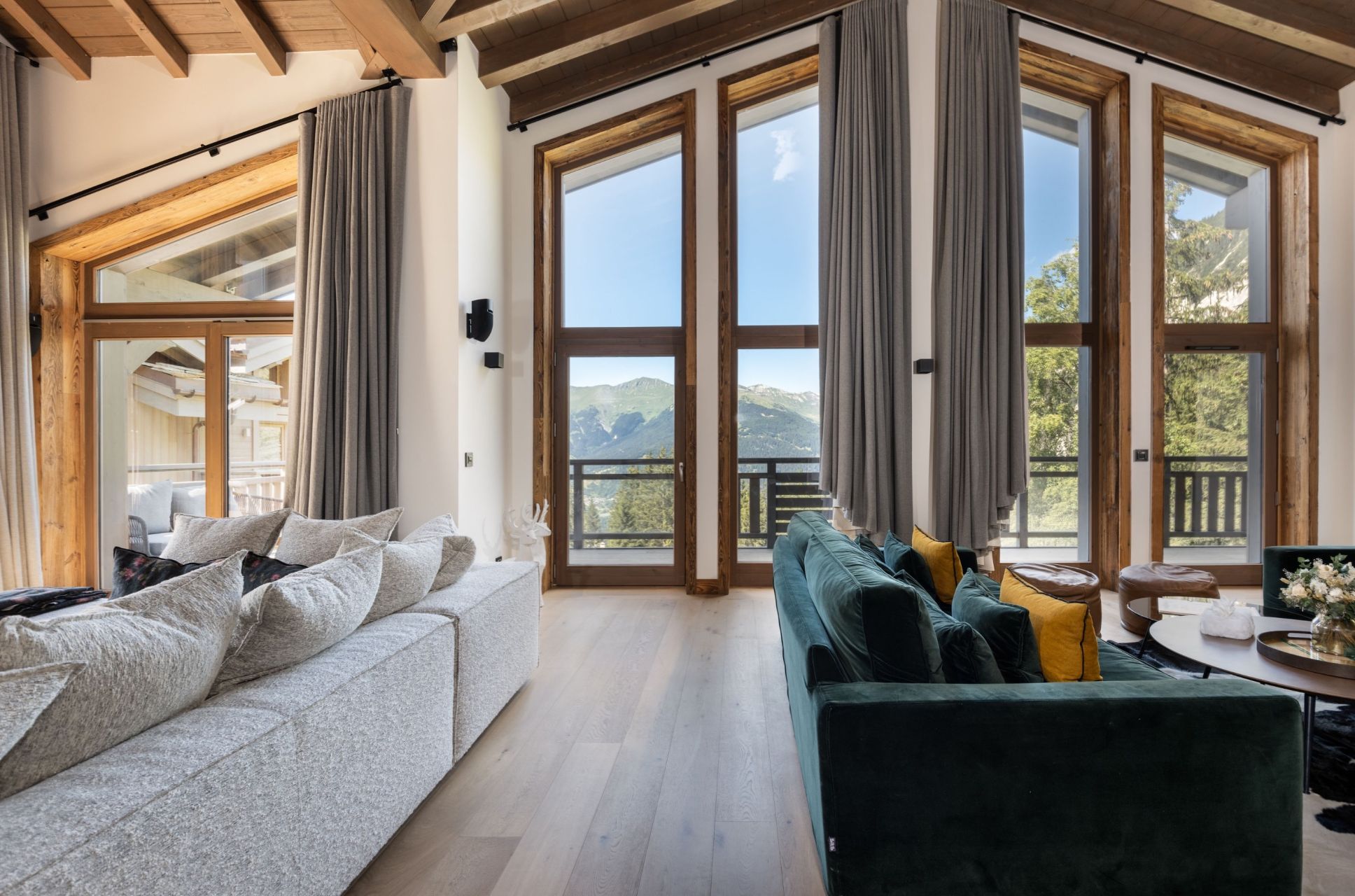 luxury chalet 10 Rooms for seasonal rent on COURCHEVEL (73120)