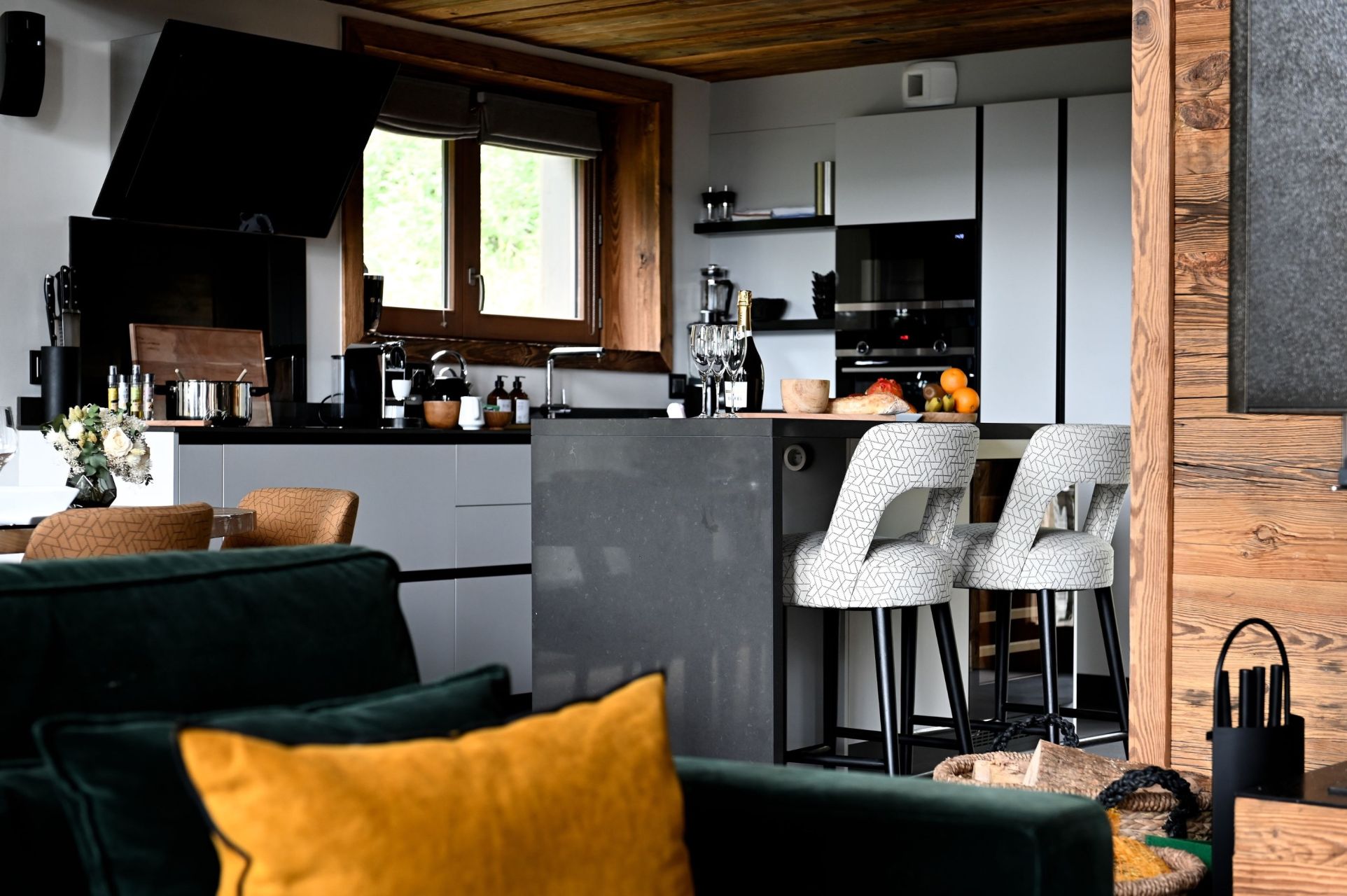 luxury chalet 10 Rooms for seasonal rent on COURCHEVEL (73120)