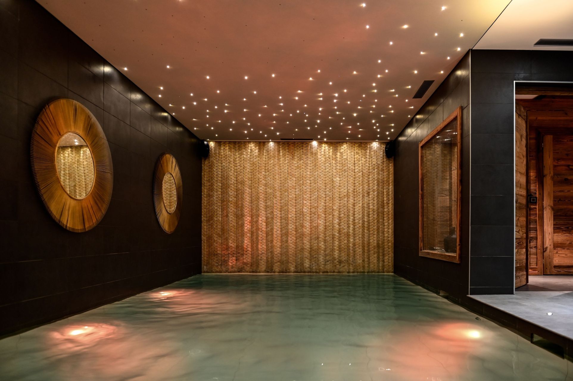 chalet de luxe 10 Pièces en location saisonnière sur COURCHEVEL MORIOND (73120)