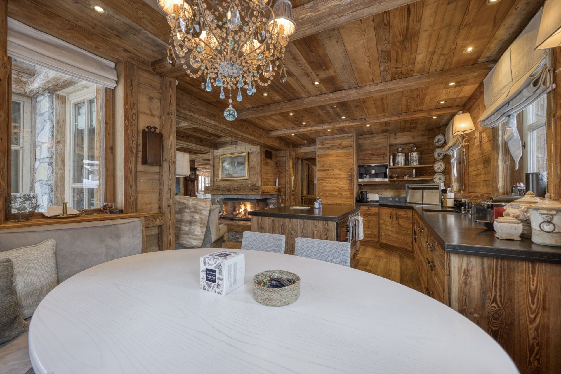 luxury chalet 8 Rooms for seasonal rent on COURCHEVEL (73120)
