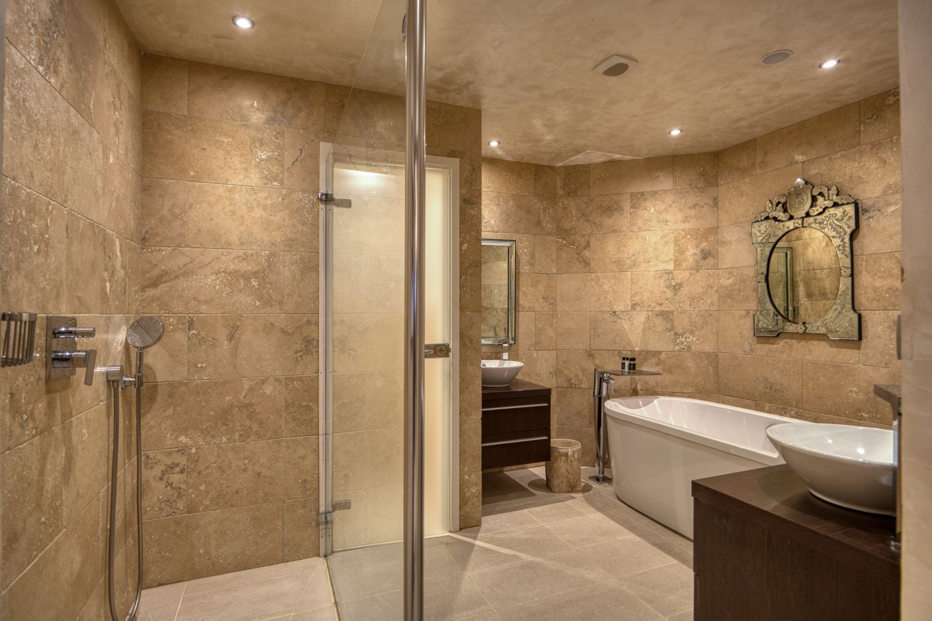 luxury chalet 8 Rooms for seasonal rent on COURCHEVEL (73120)