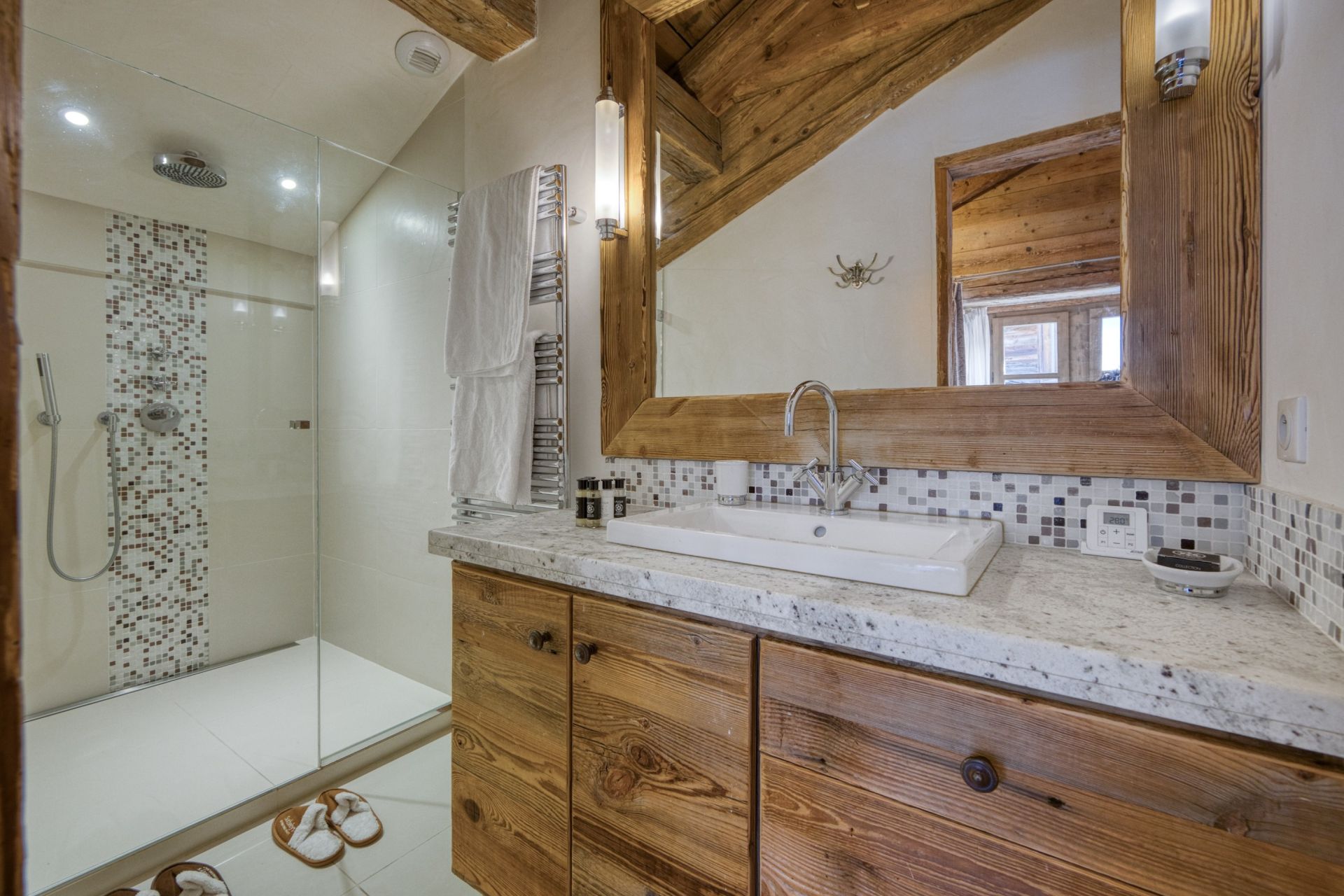 luxury chalet 8 Rooms for seasonal rent on COURCHEVEL (73120)