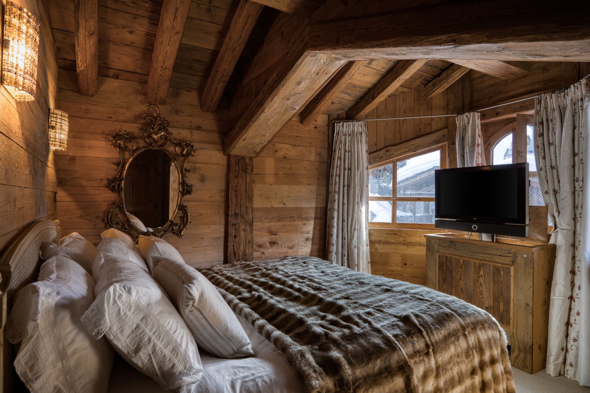 luxury chalet 8 Rooms for seasonal rent on COURCHEVEL (73120)