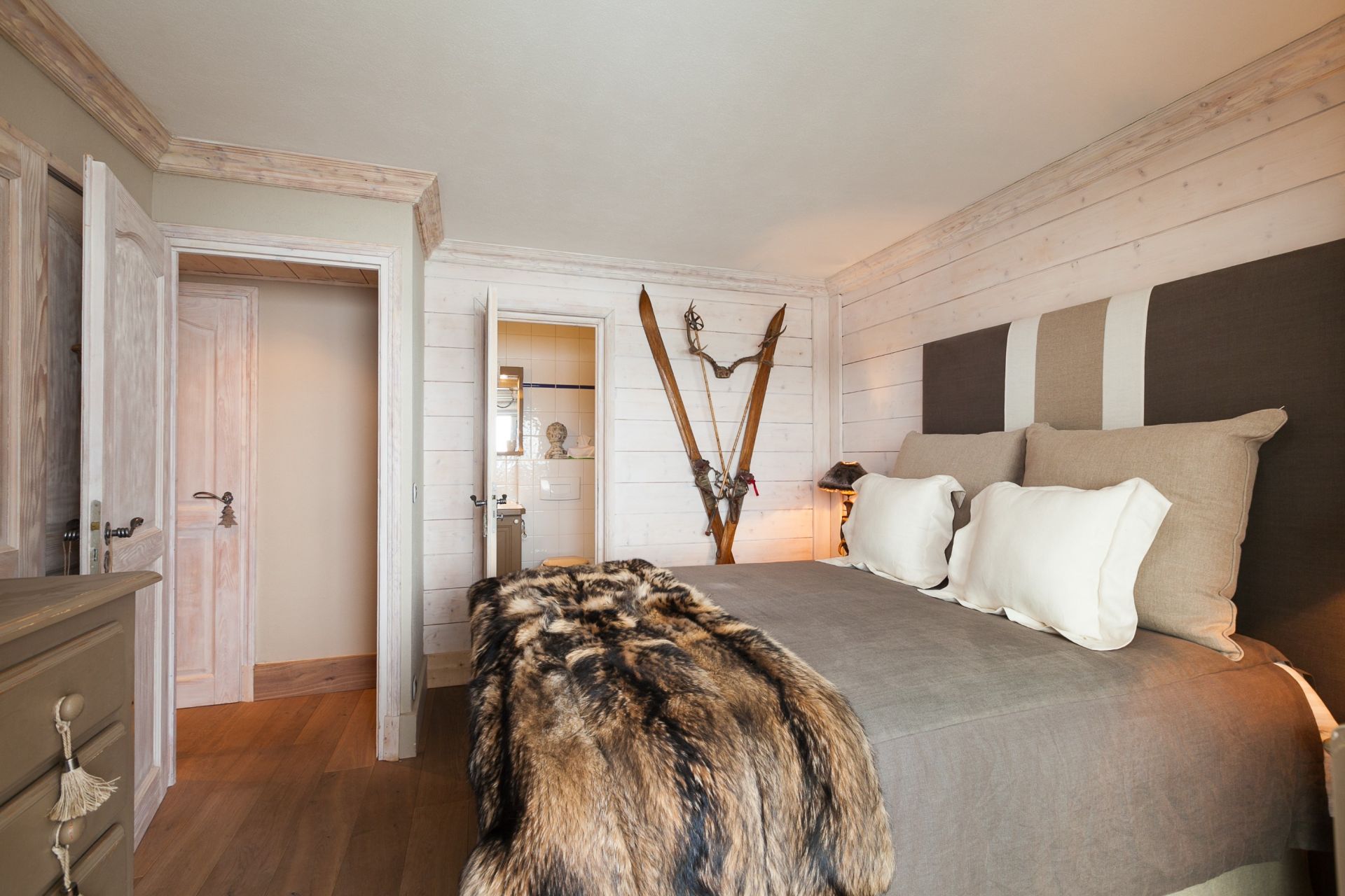 luxury apartment 4 Rooms for sale on COURCHEVEL (73120)
