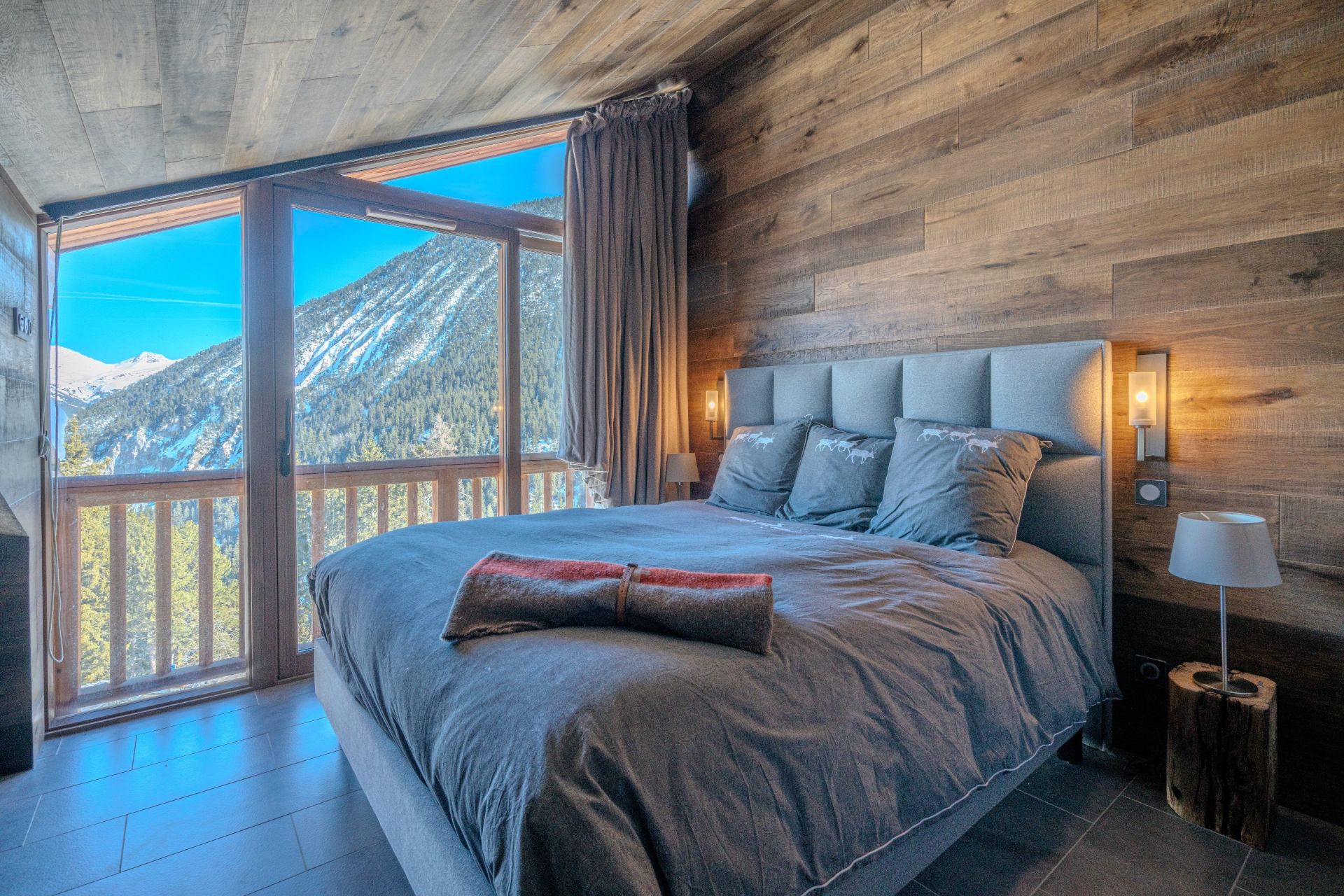 luxury apartment 3 Rooms for sale on COURCHEVEL (73120)