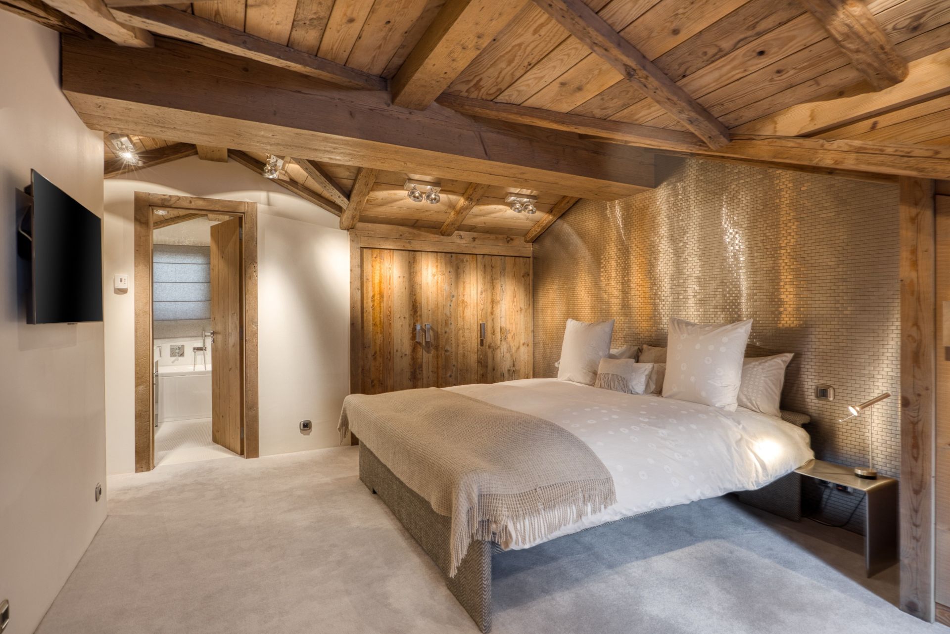 luxury chalet 9 Rooms for sale on COURCHEVEL (73120)