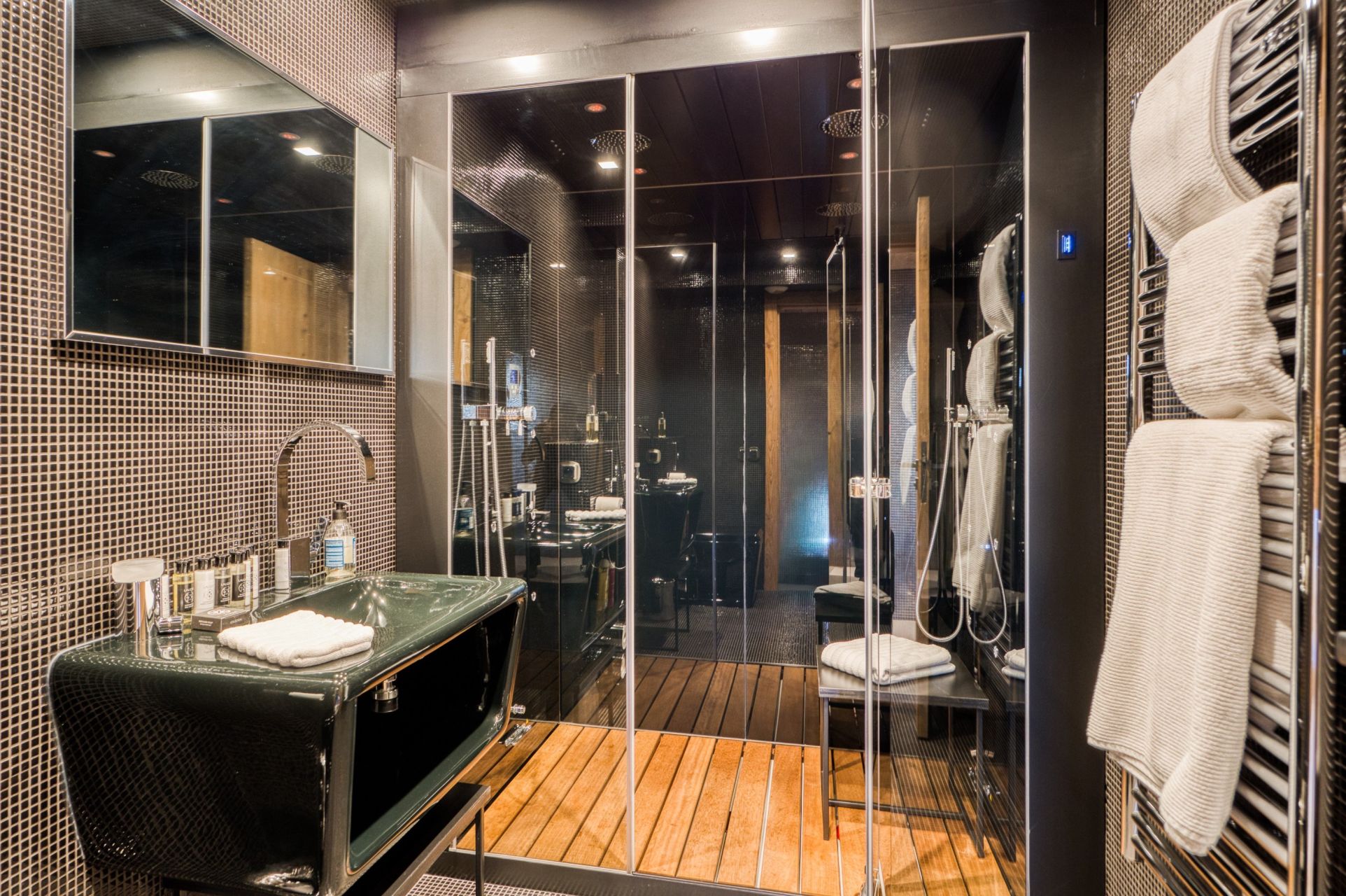 luxury chalet 9 Rooms for sale on COURCHEVEL (73120)