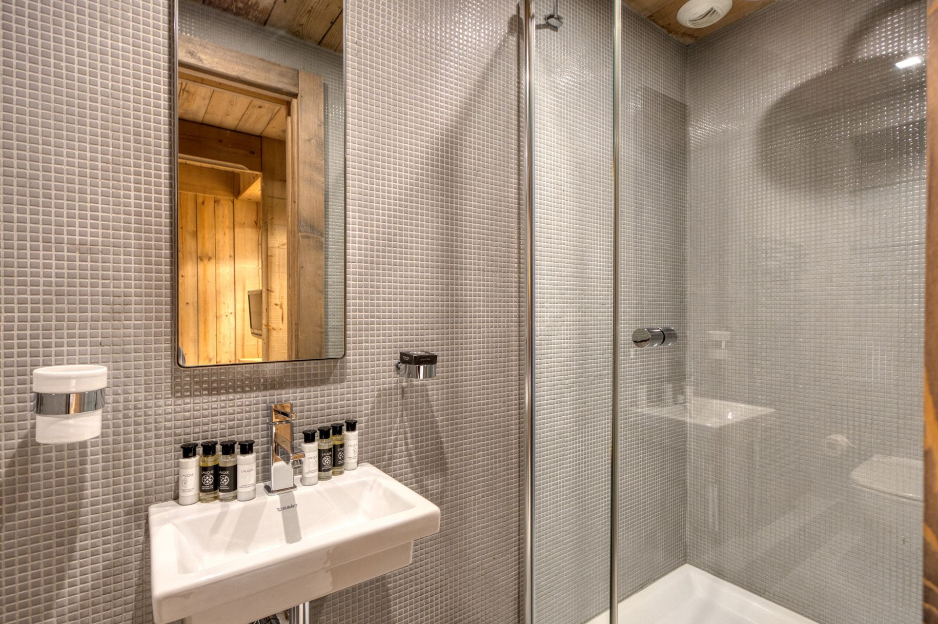 luxury chalet 9 Rooms for sale on COURCHEVEL (73120)