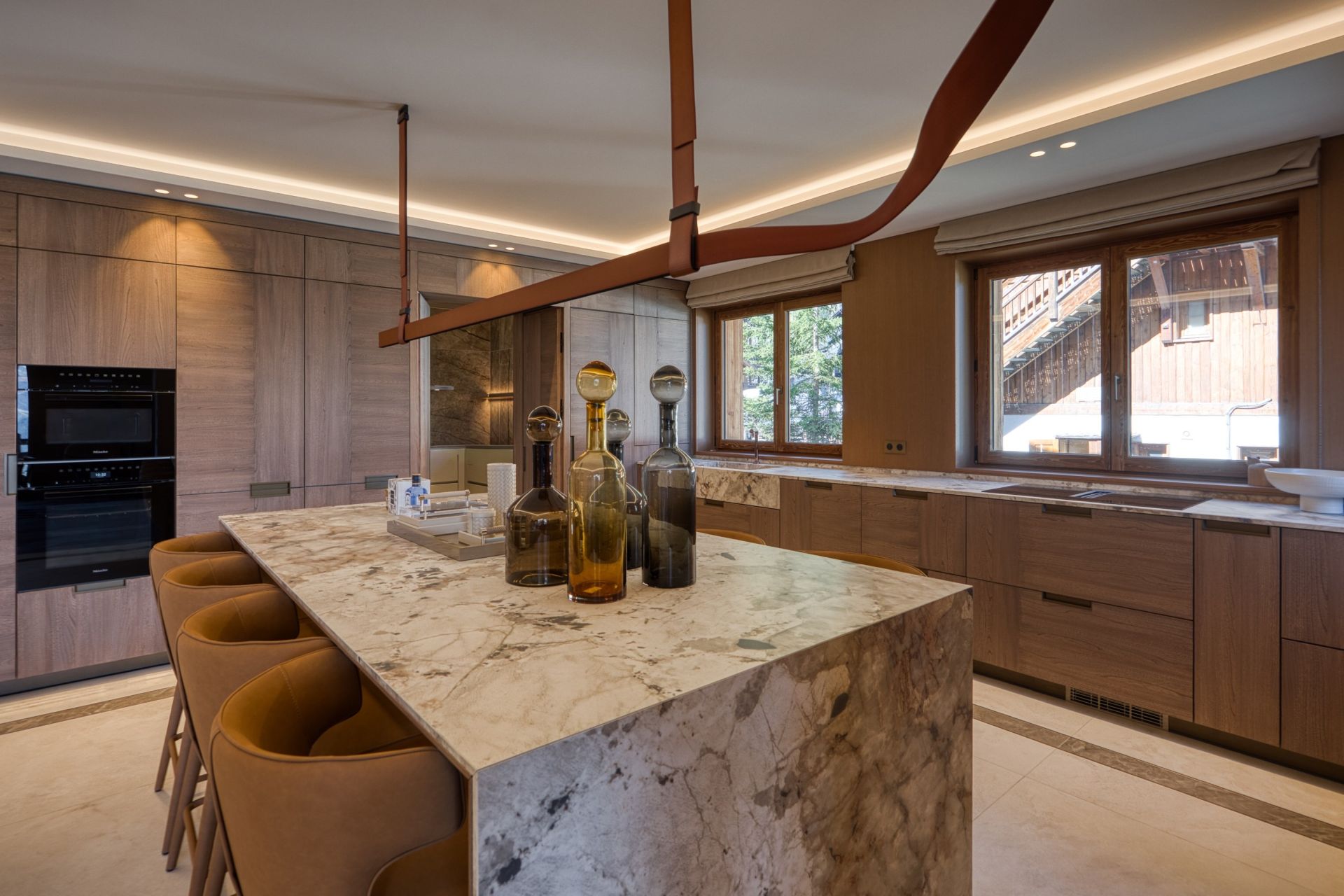 luxury chalet 10 Rooms for seasonal rent on COURCHEVEL (73120)