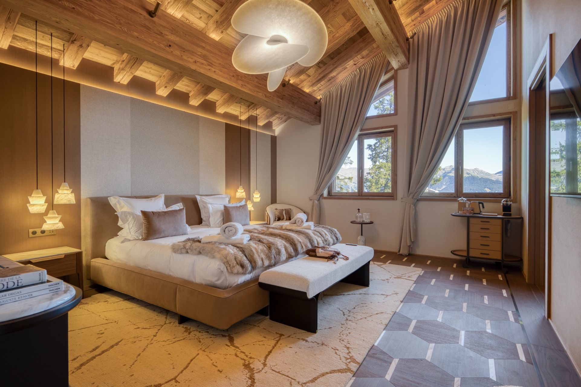 luxury chalet 10 Rooms for seasonal rent on COURCHEVEL (73120)