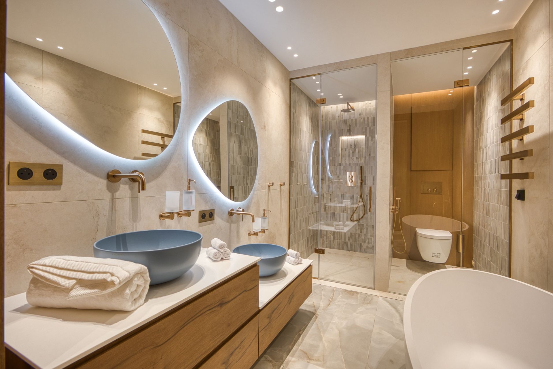luxury chalet 10 Rooms for seasonal rent on COURCHEVEL (73120)