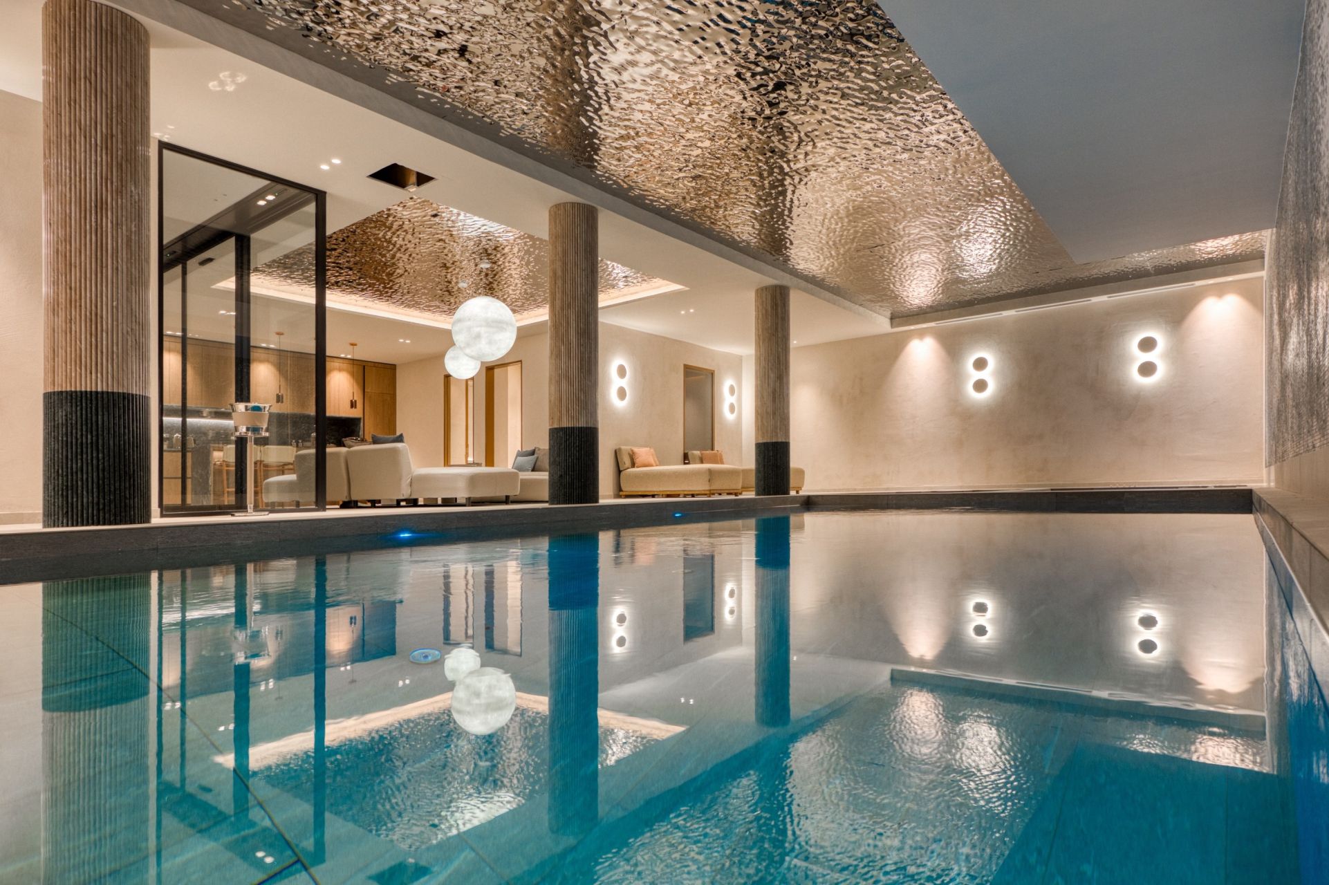luxury chalet 10 Rooms for seasonal rent on COURCHEVEL (73120)