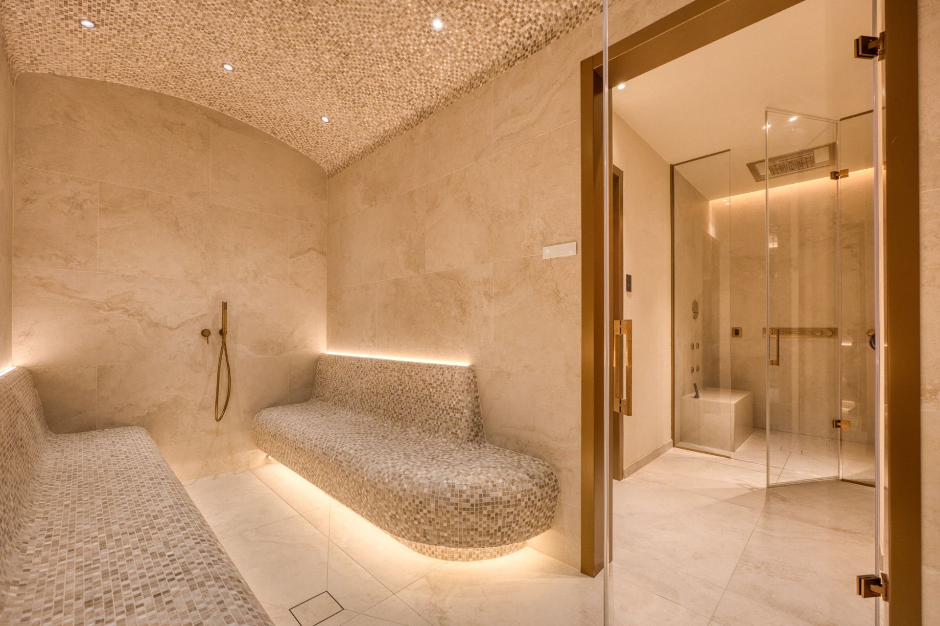 luxury chalet 10 Rooms for seasonal rent on COURCHEVEL (73120)