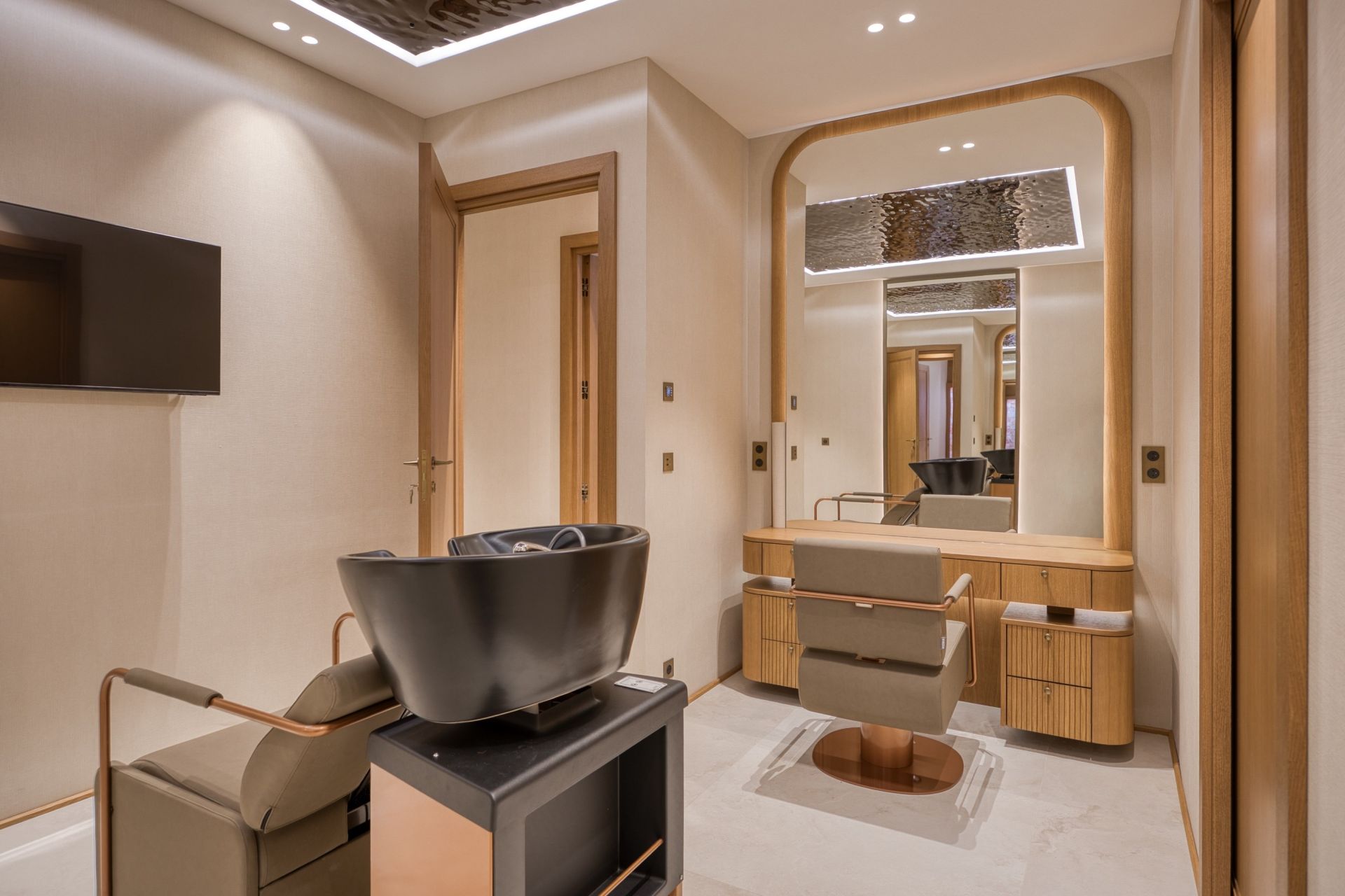 luxury chalet 10 Rooms for seasonal rent on COURCHEVEL (73120)