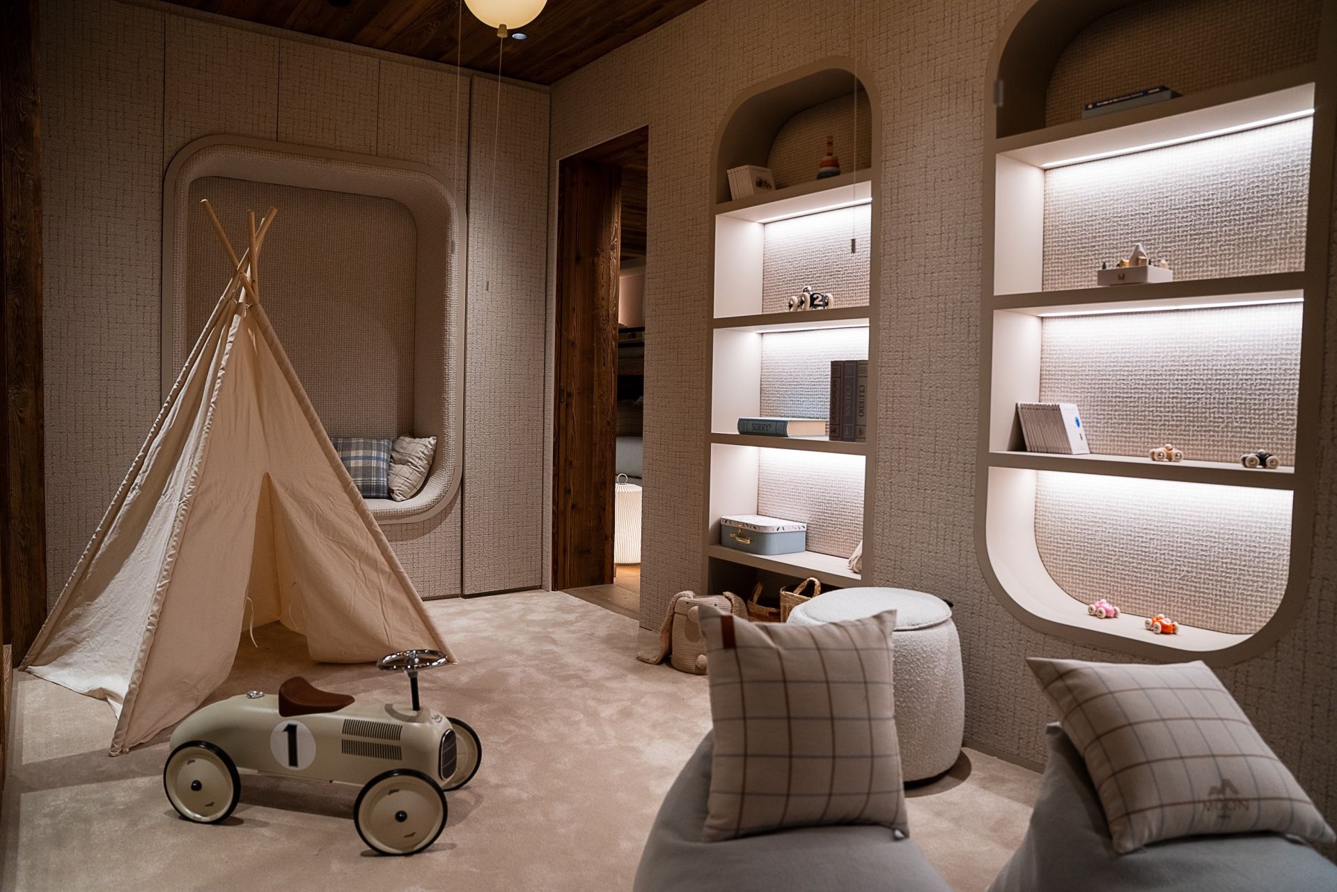 chalet de luxe 11 Pièces en location saisonnière sur COURCHEVEL (73120)