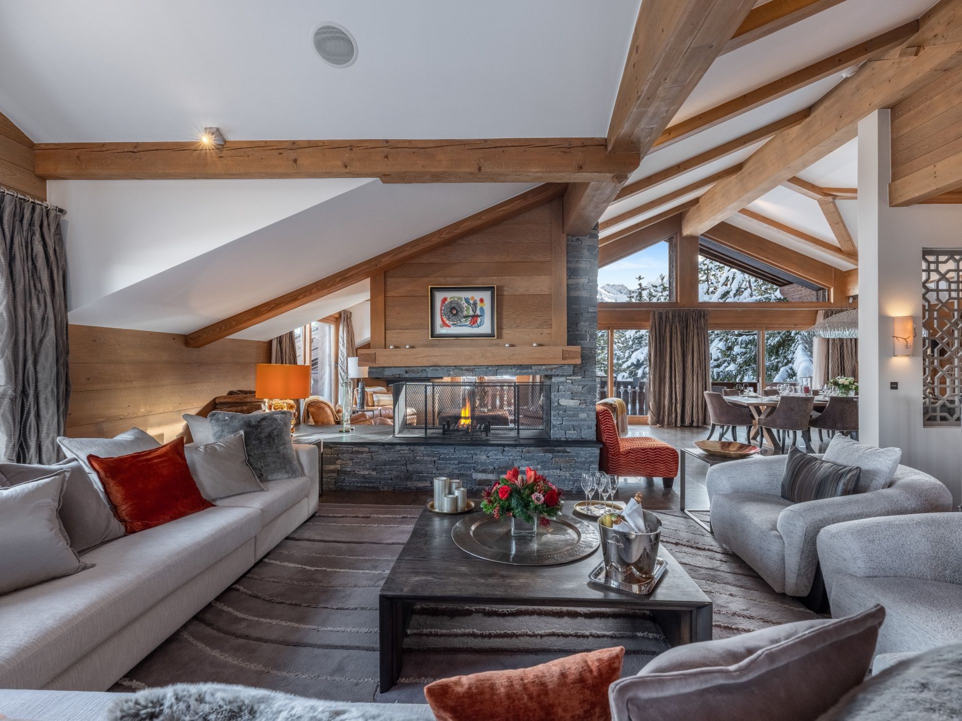 luxury chalet 10 Rooms for seasonal rent on COURCHEVEL (73120)