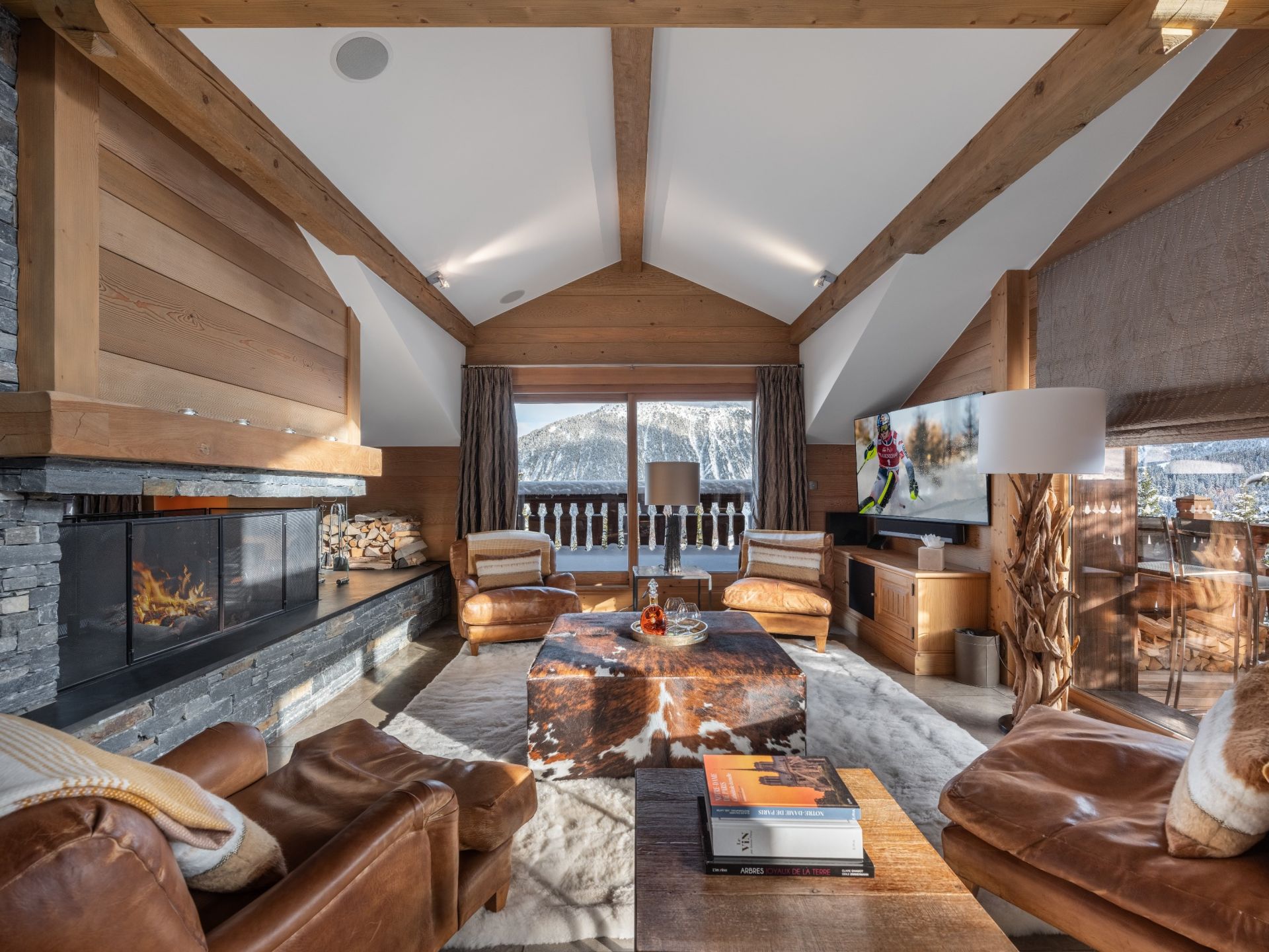 luxury chalet 10 Rooms for seasonal rent on COURCHEVEL (73120)