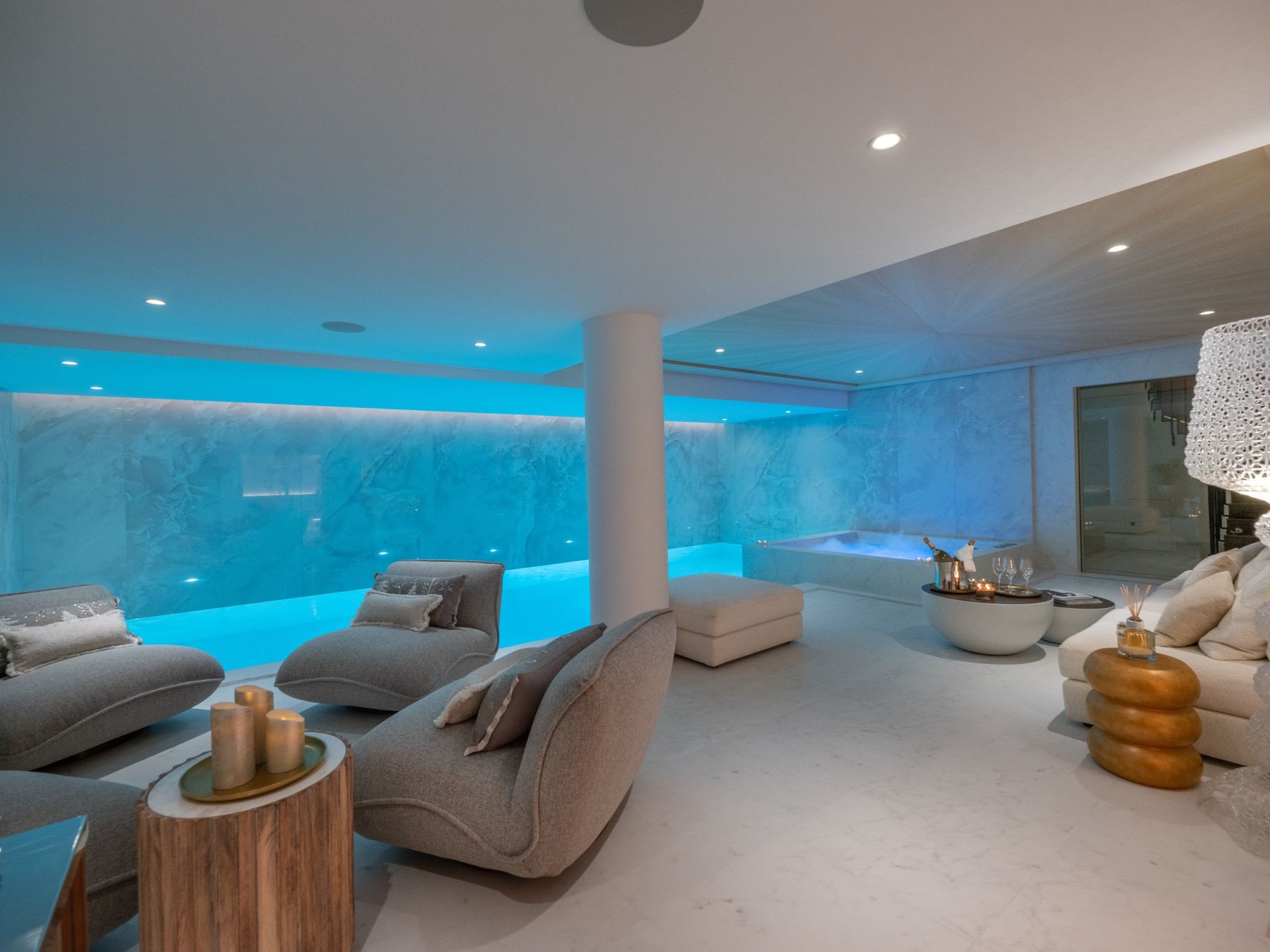 luxury chalet 10 Rooms for seasonal rent on COURCHEVEL (73120)