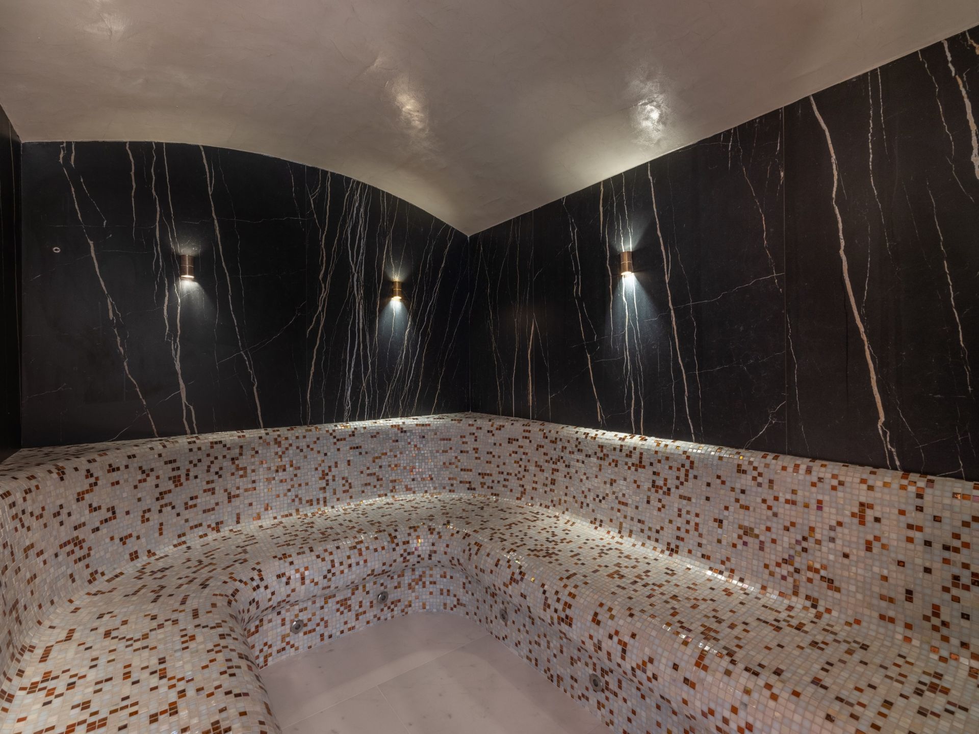 luxury chalet 10 Rooms for seasonal rent on COURCHEVEL (73120)
