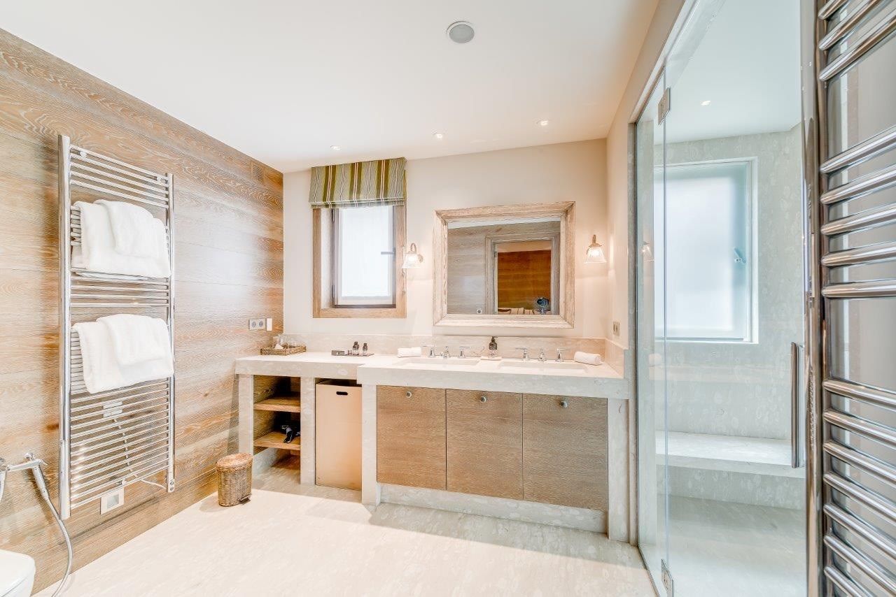 luxury chalet 6 Rooms for seasonal rent on COURCHEVEL (73120)