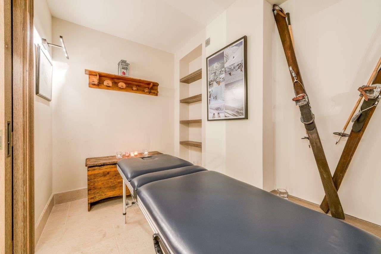 luxury chalet 6 Rooms for seasonal rent on COURCHEVEL (73120)