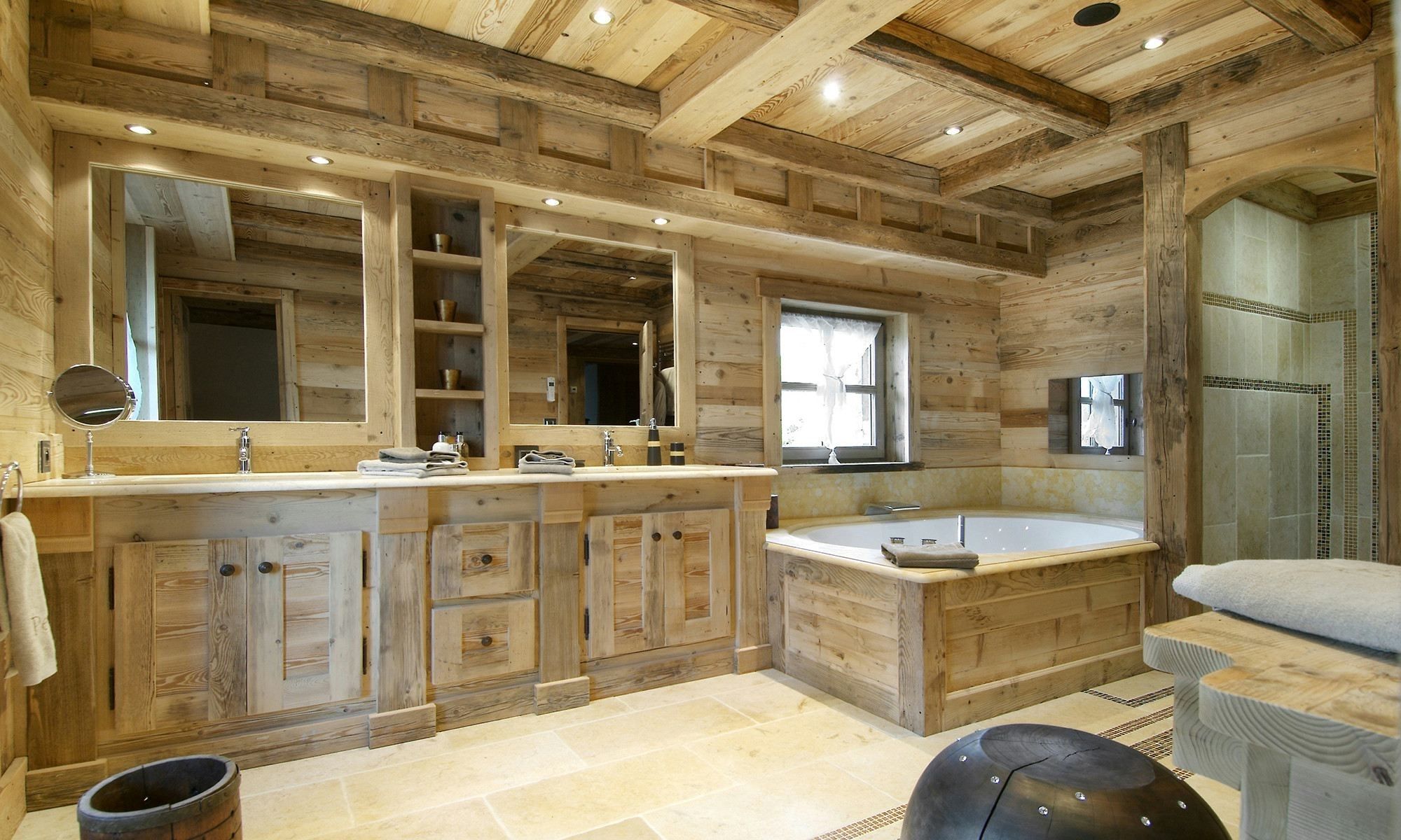 luxury chalet 8 Rooms for seasonal rent on COURCHEVEL (73120)